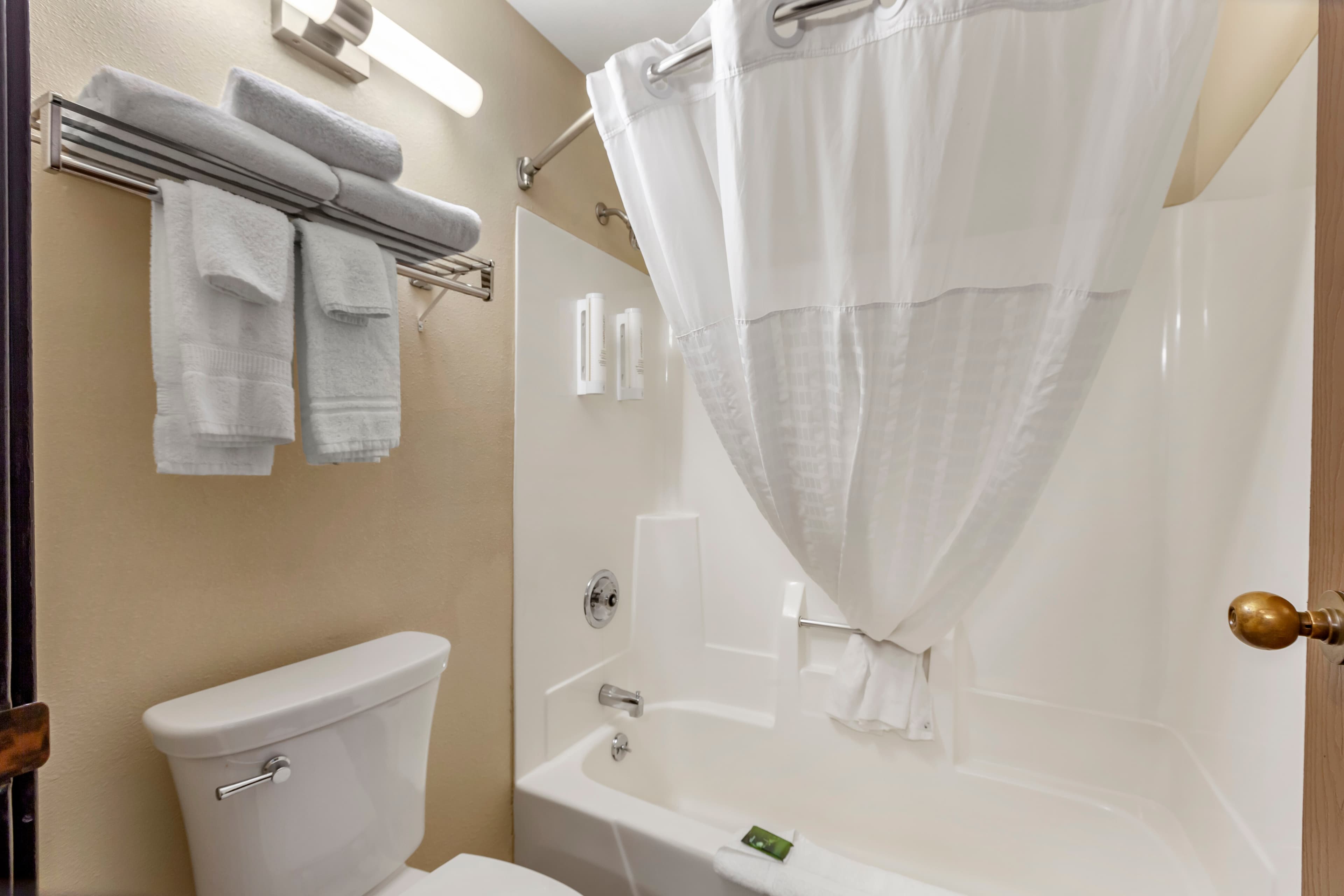 Clarion Pointe Racine - Mount Pleasant — 21