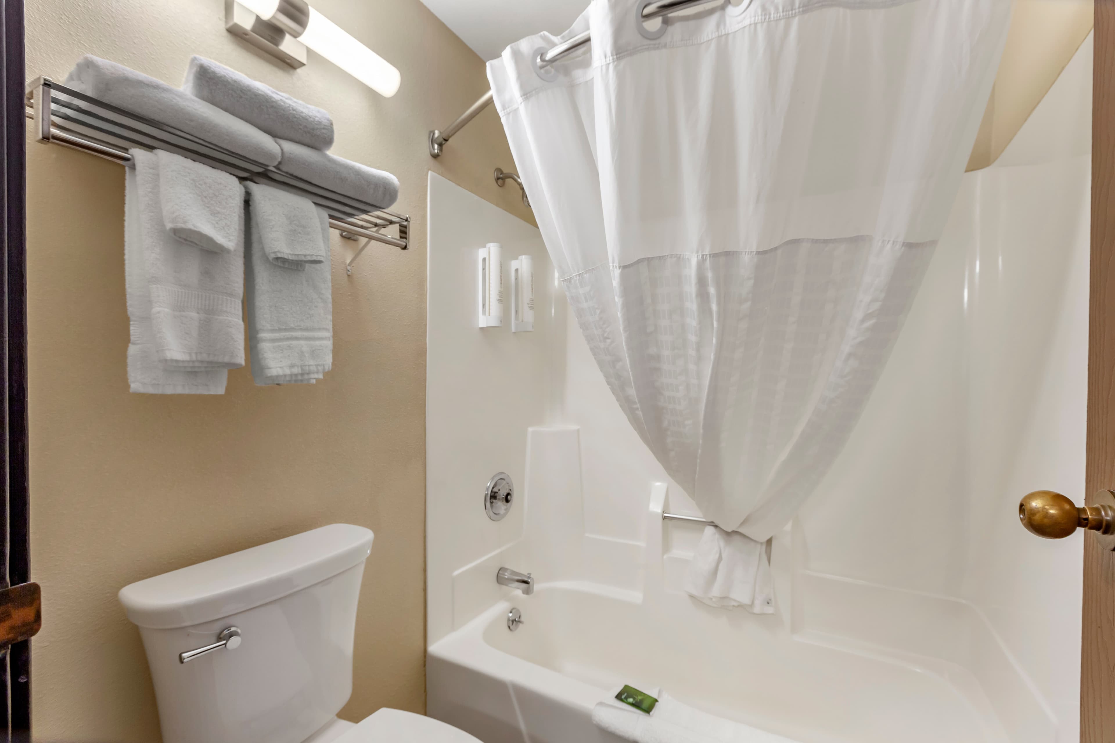 Clarion Pointe Racine - Mount Pleasant — 25