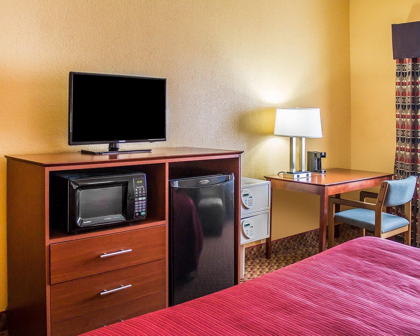 Quality Inn Manitowoc - Image 3