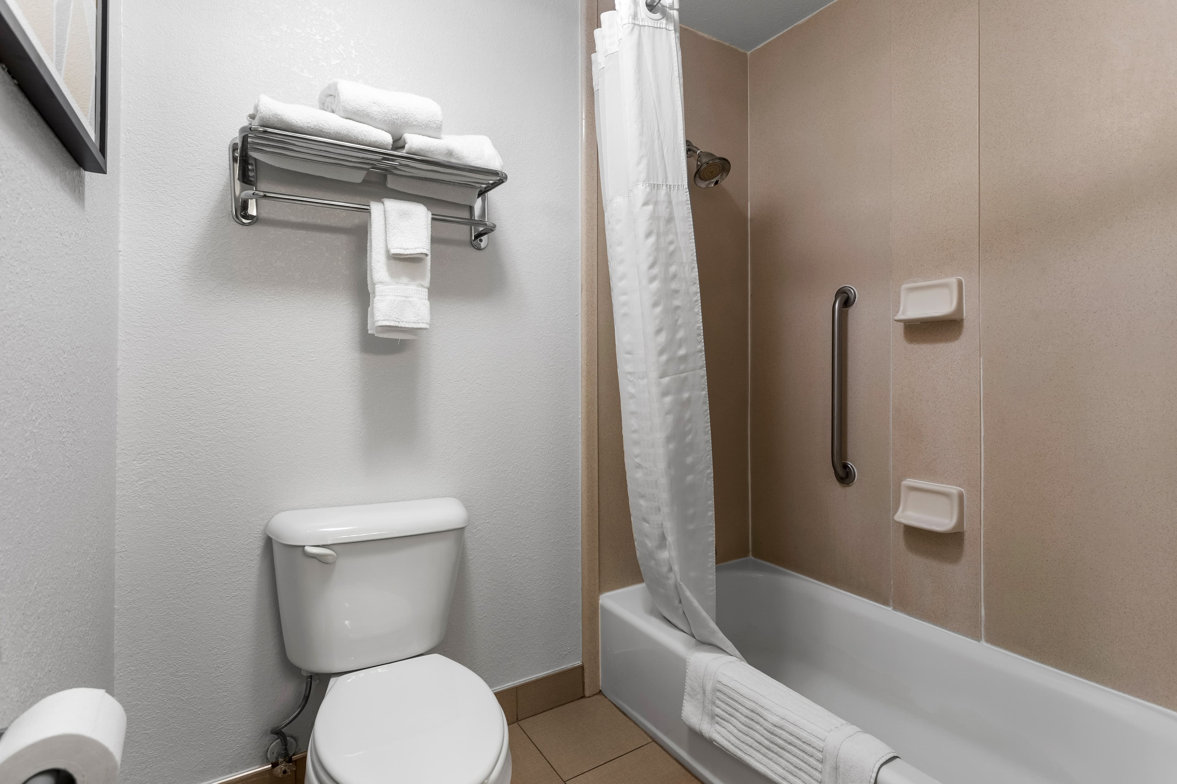 Comfort Inn & Suites Kenosha-Pleasant Prairie — 8