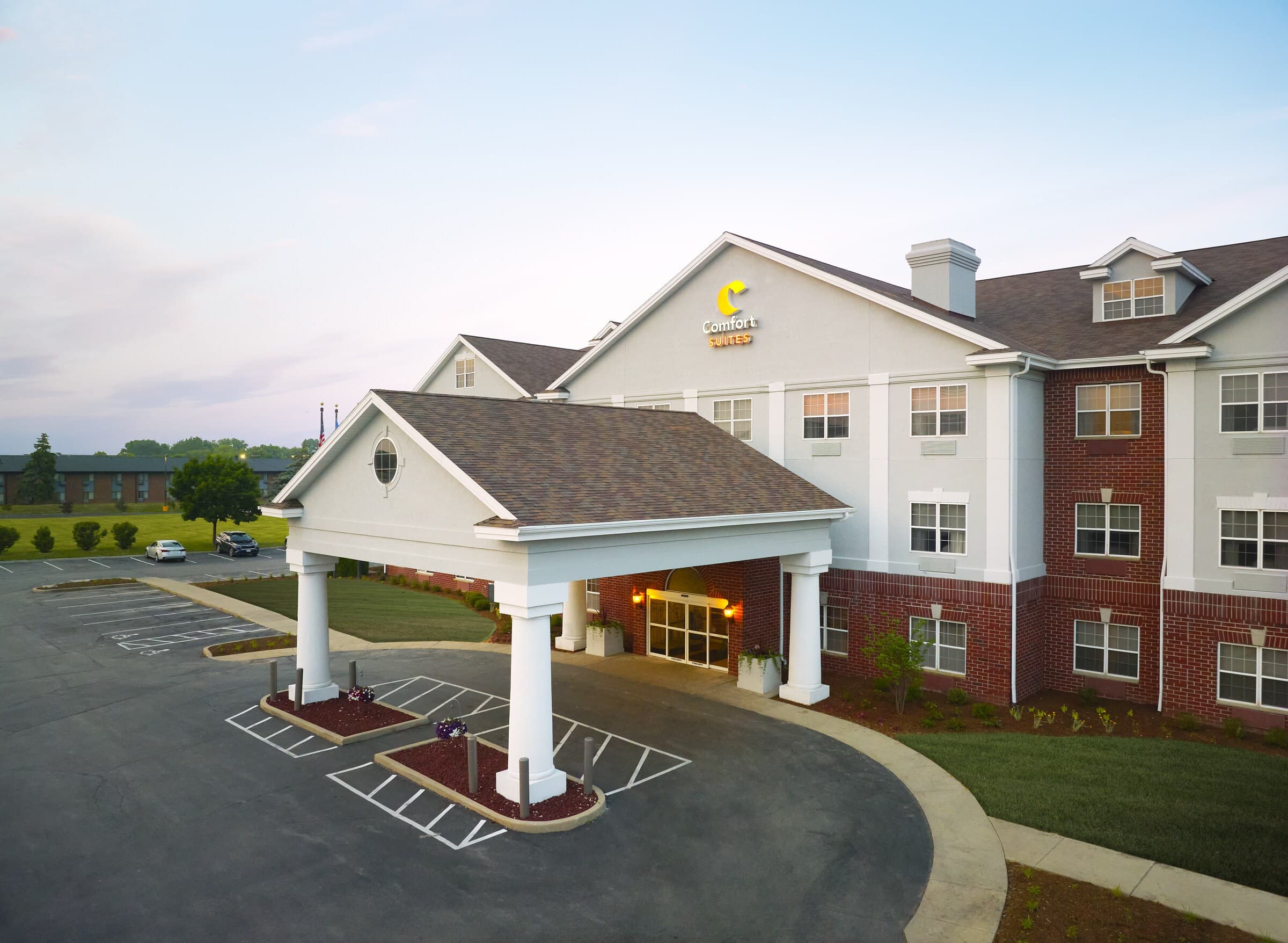 Comfort Suites Milwaukee Airport - Image 1