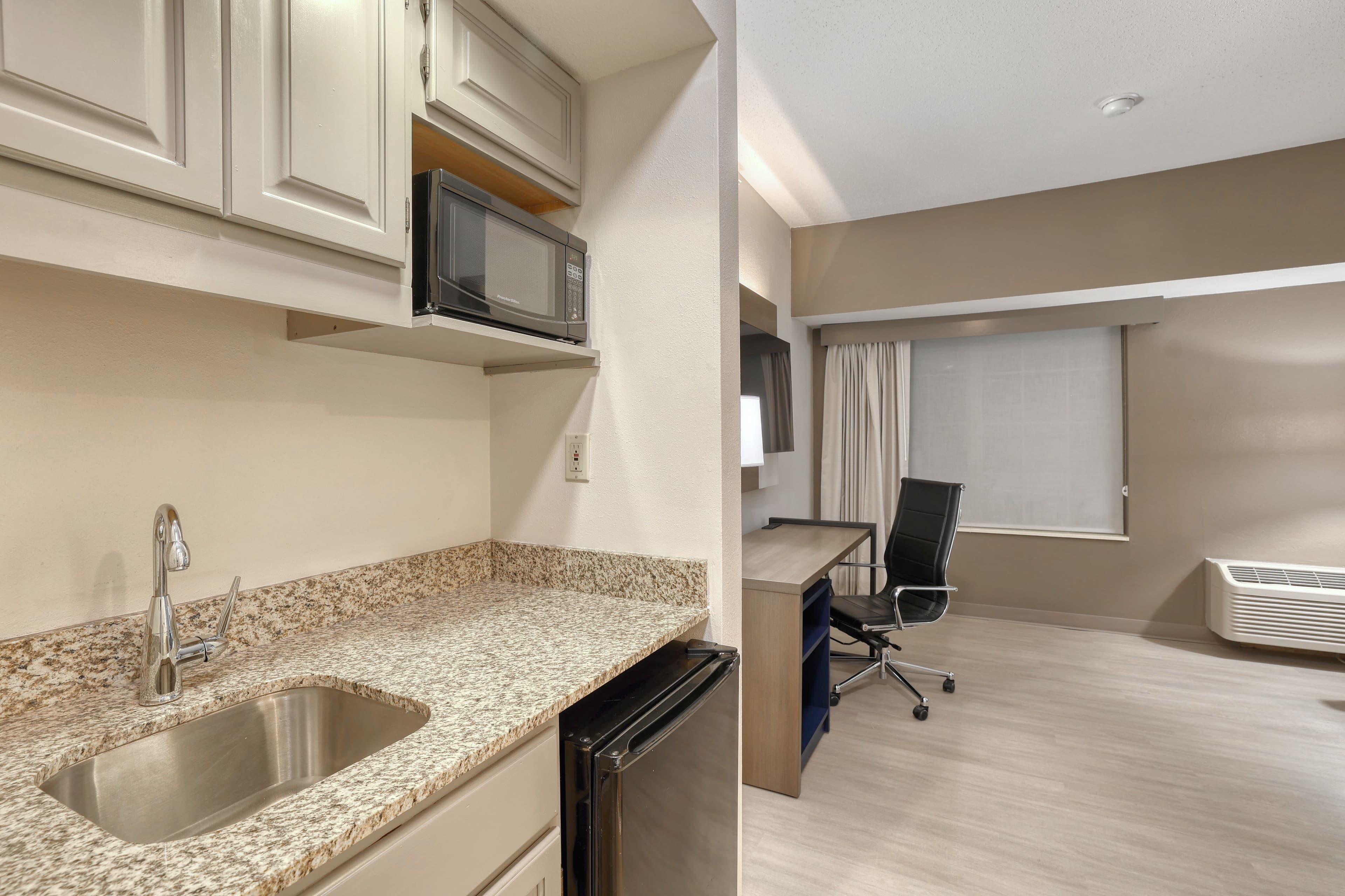 Comfort Suites Milwaukee Airport — 12