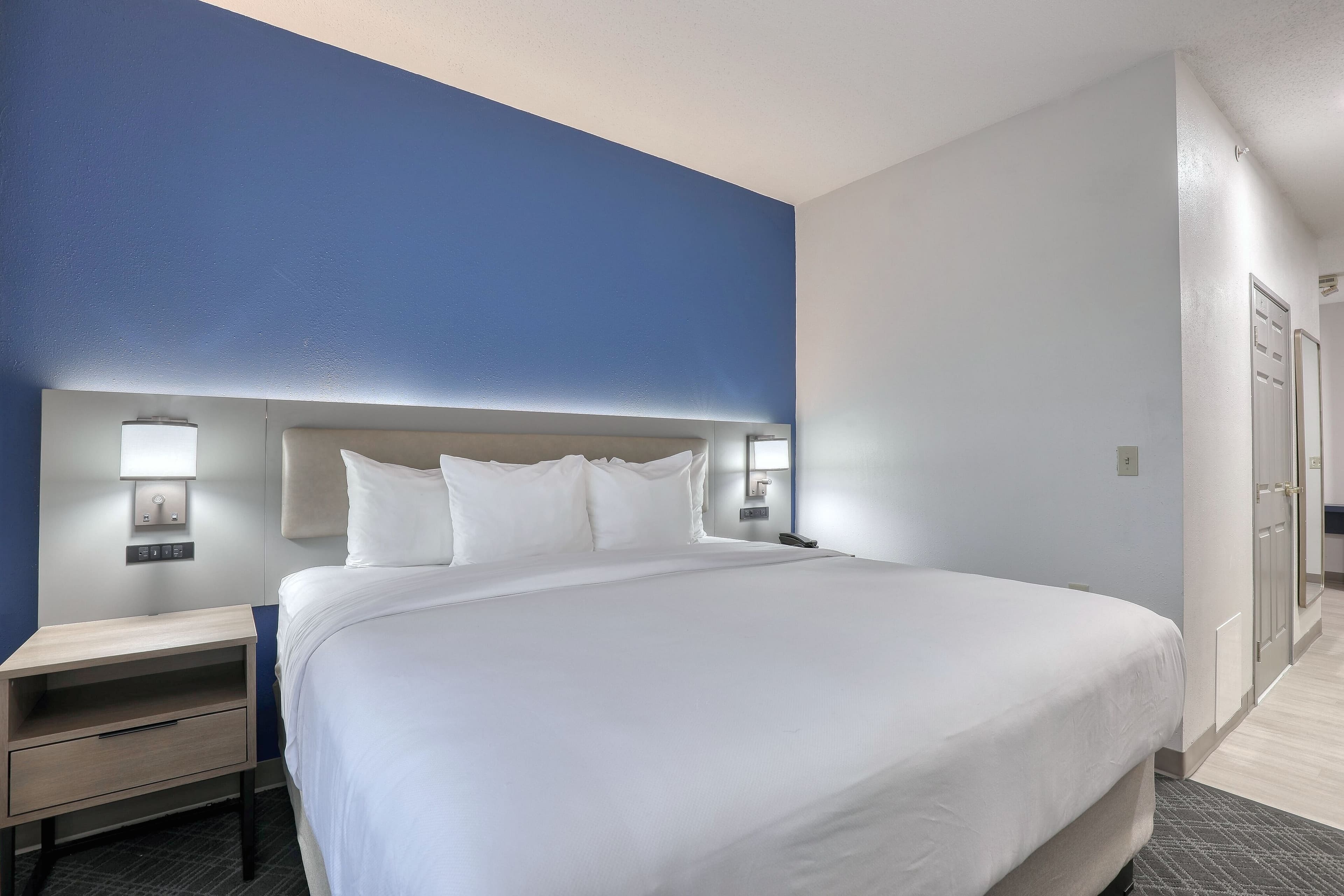 Comfort Suites Milwaukee Airport — 8