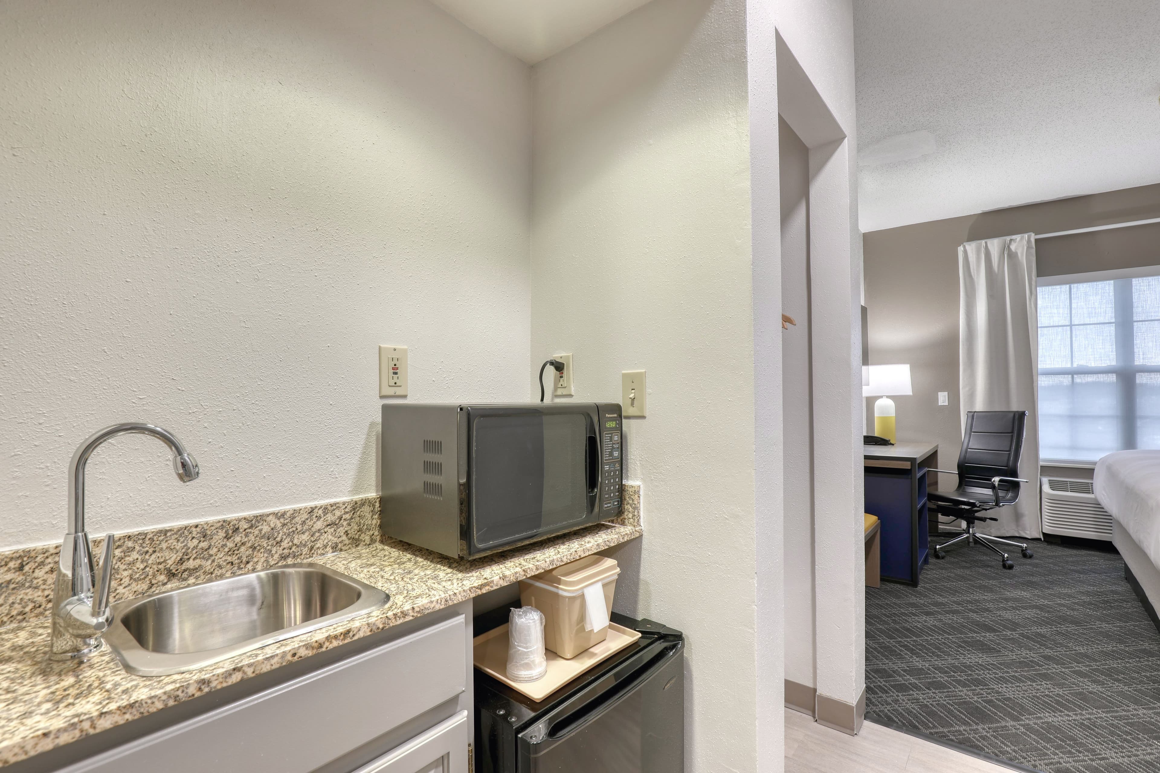 Comfort Suites Milwaukee Airport — 11