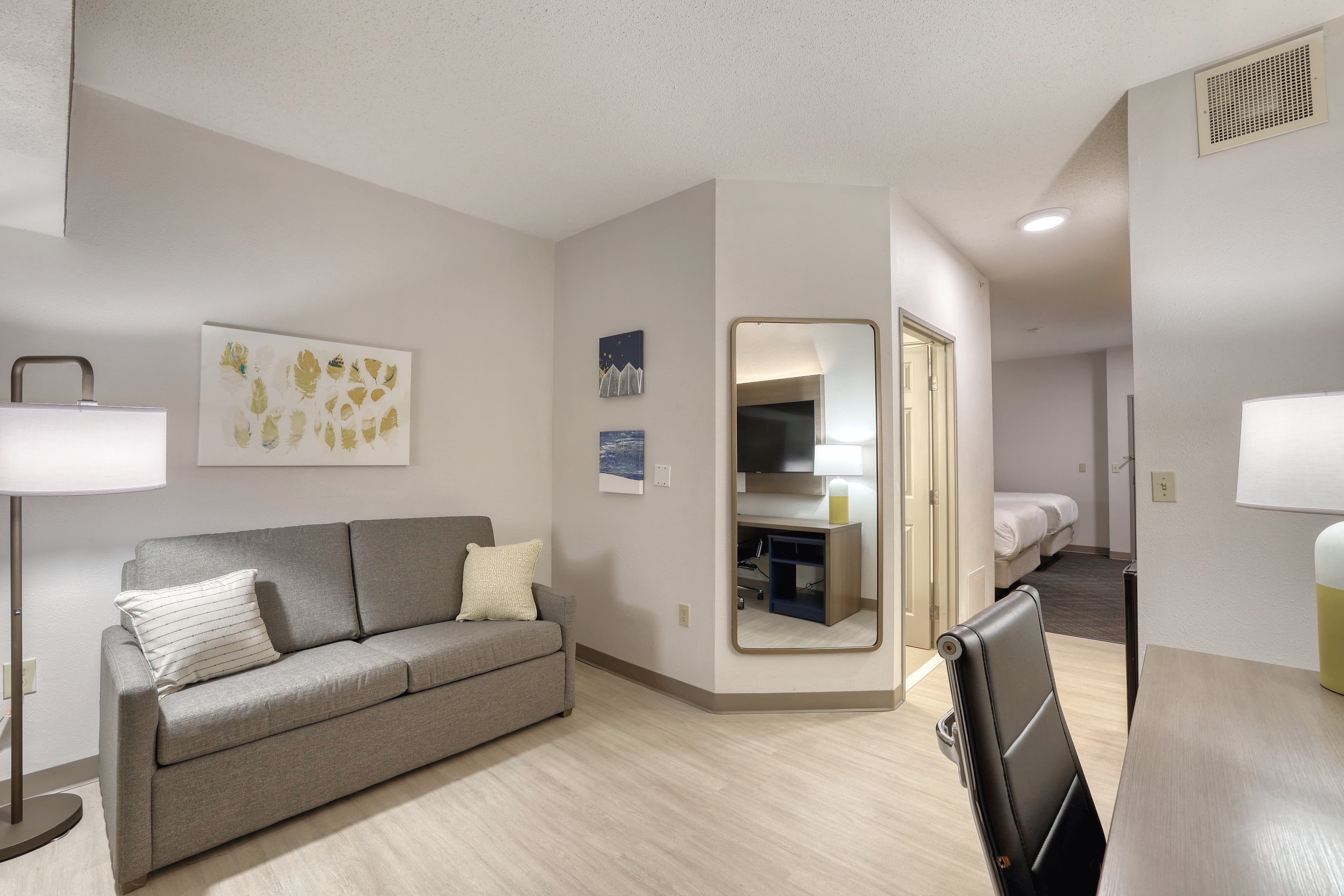 Comfort Suites Milwaukee Airport — 18