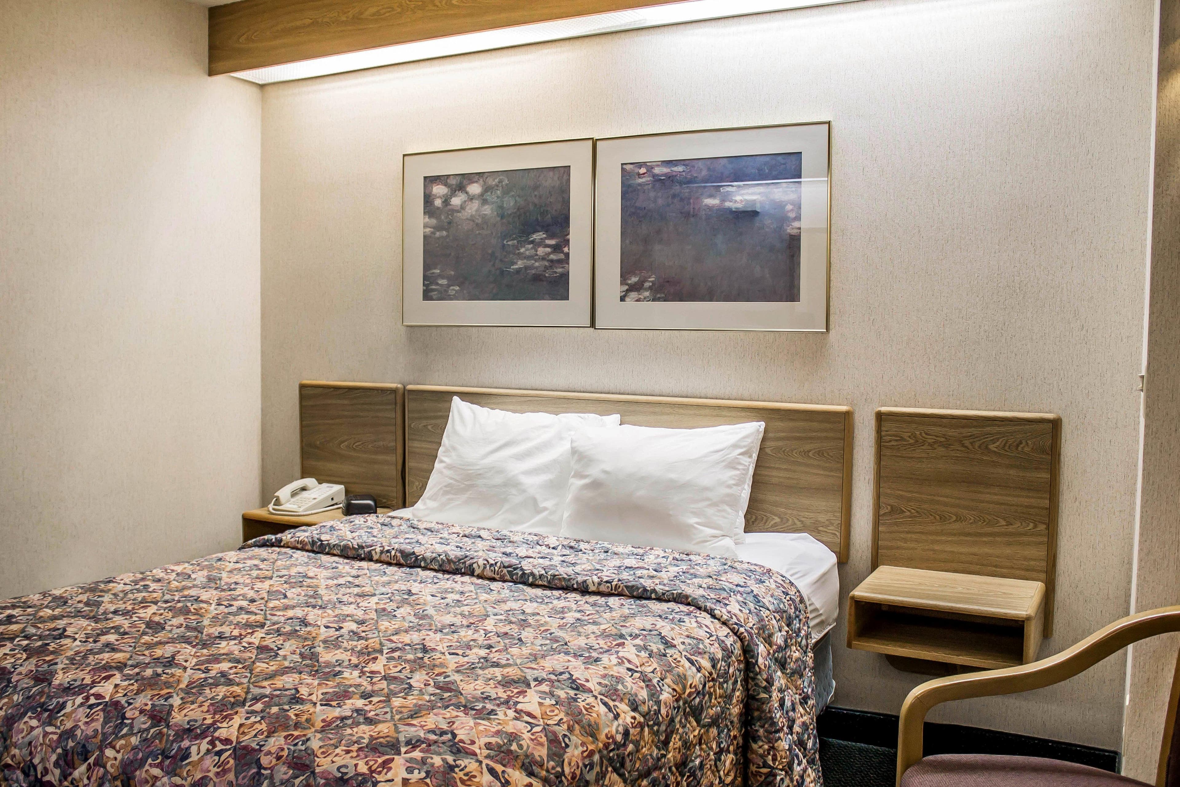 Rodeway Inn Abbotsford - Image 2