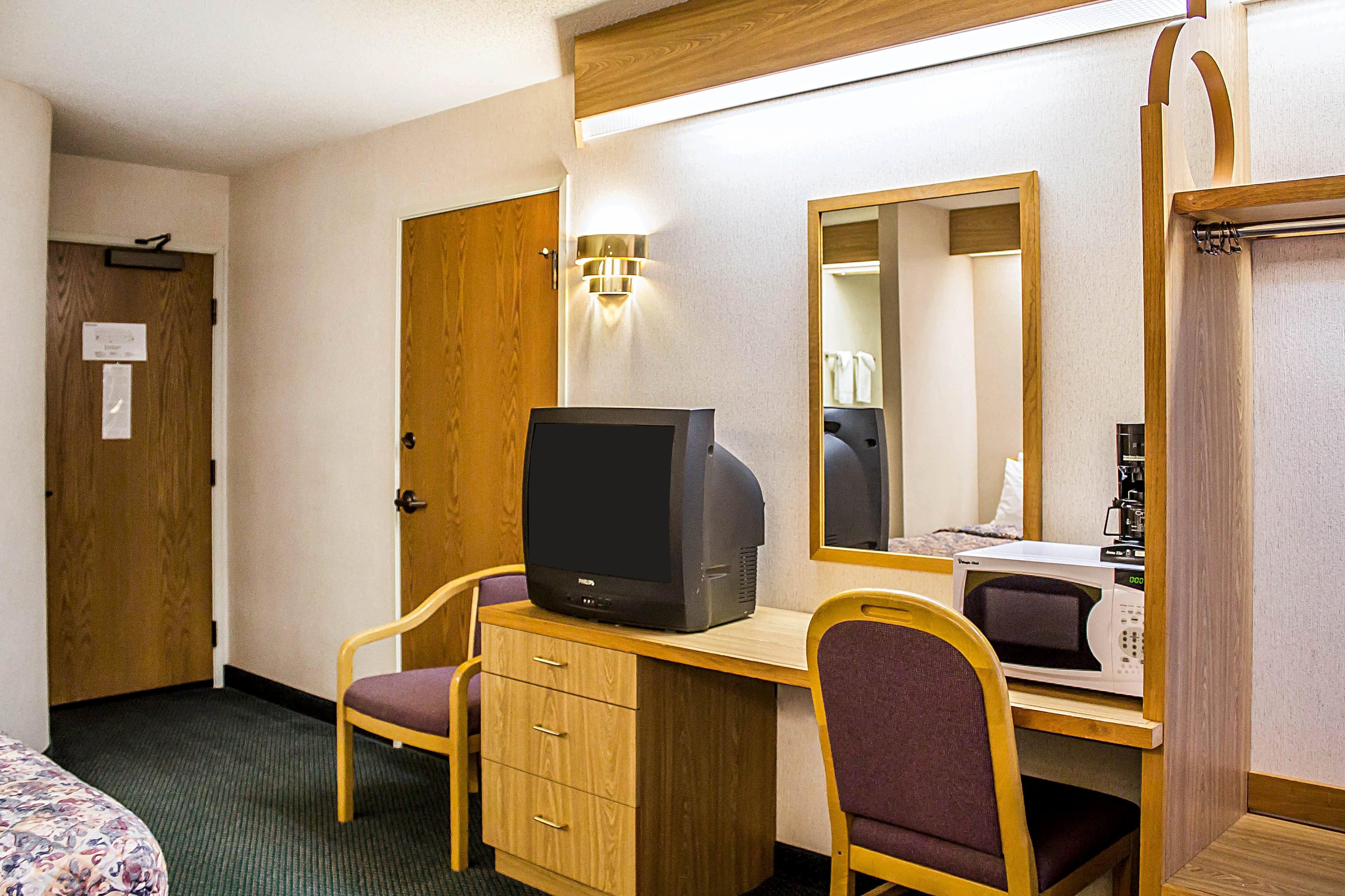 Rodeway Inn Abbotsford — 12