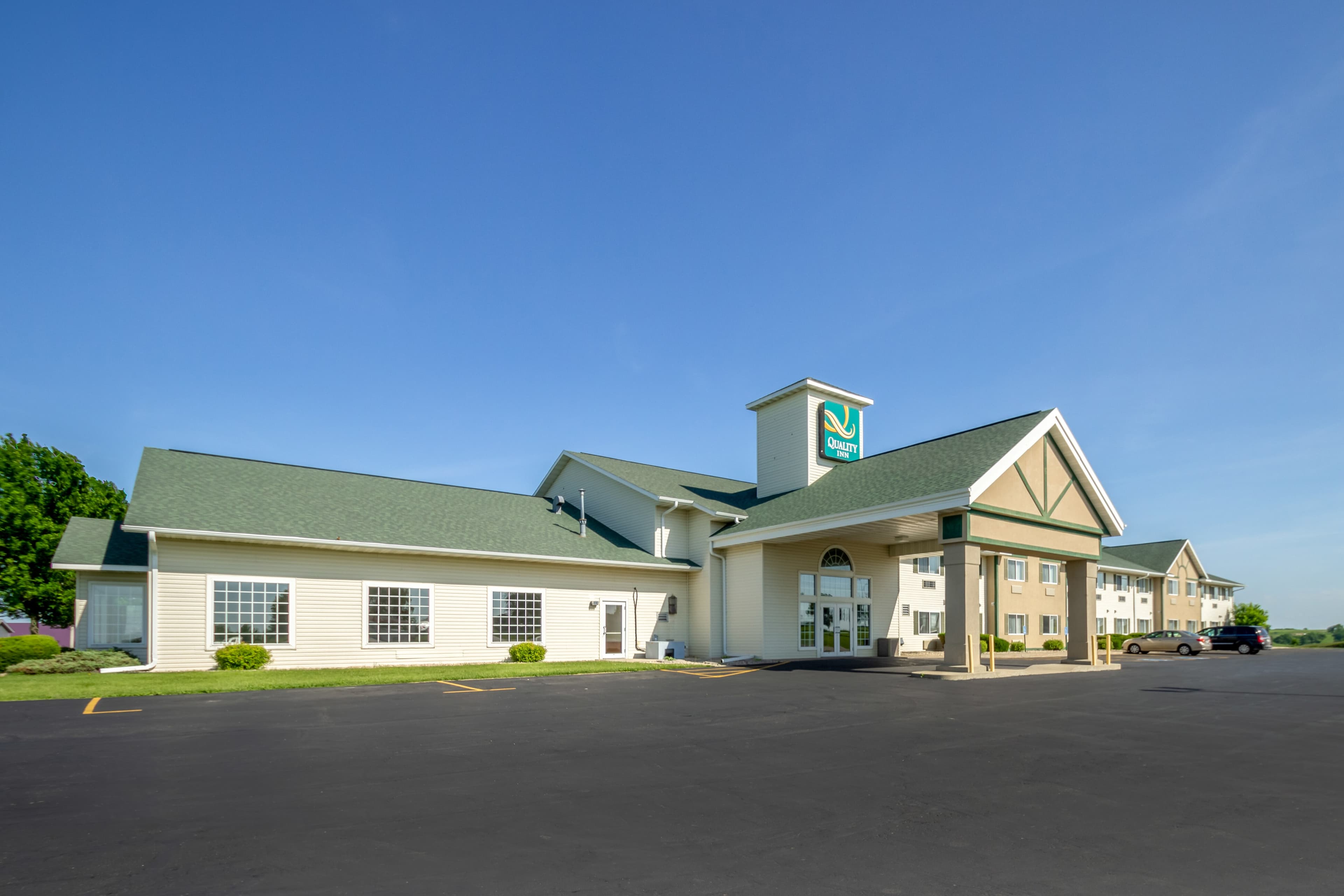 Quality Inn Mineral Point - Image 1