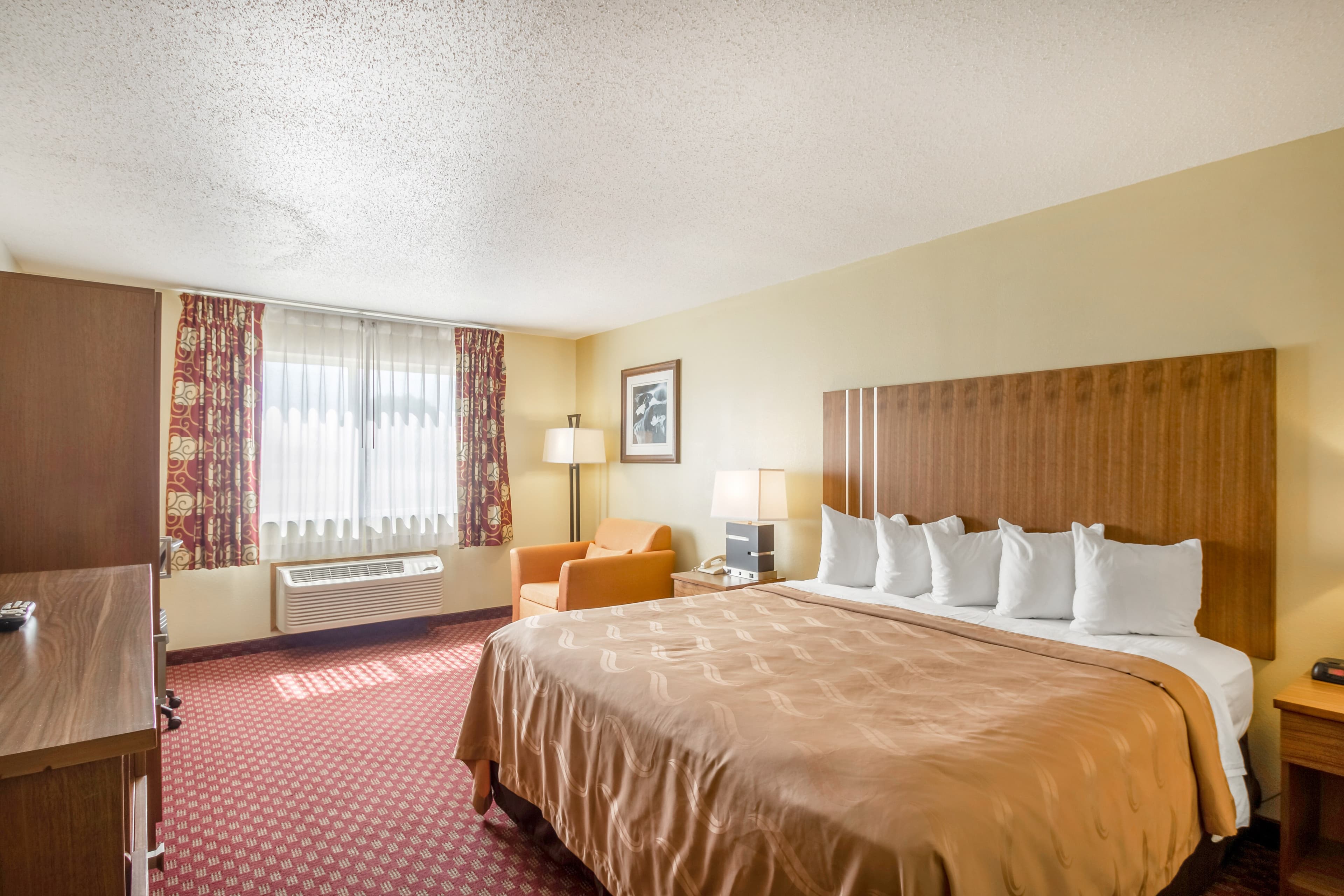 Quality Inn Mineral Point - Image 2