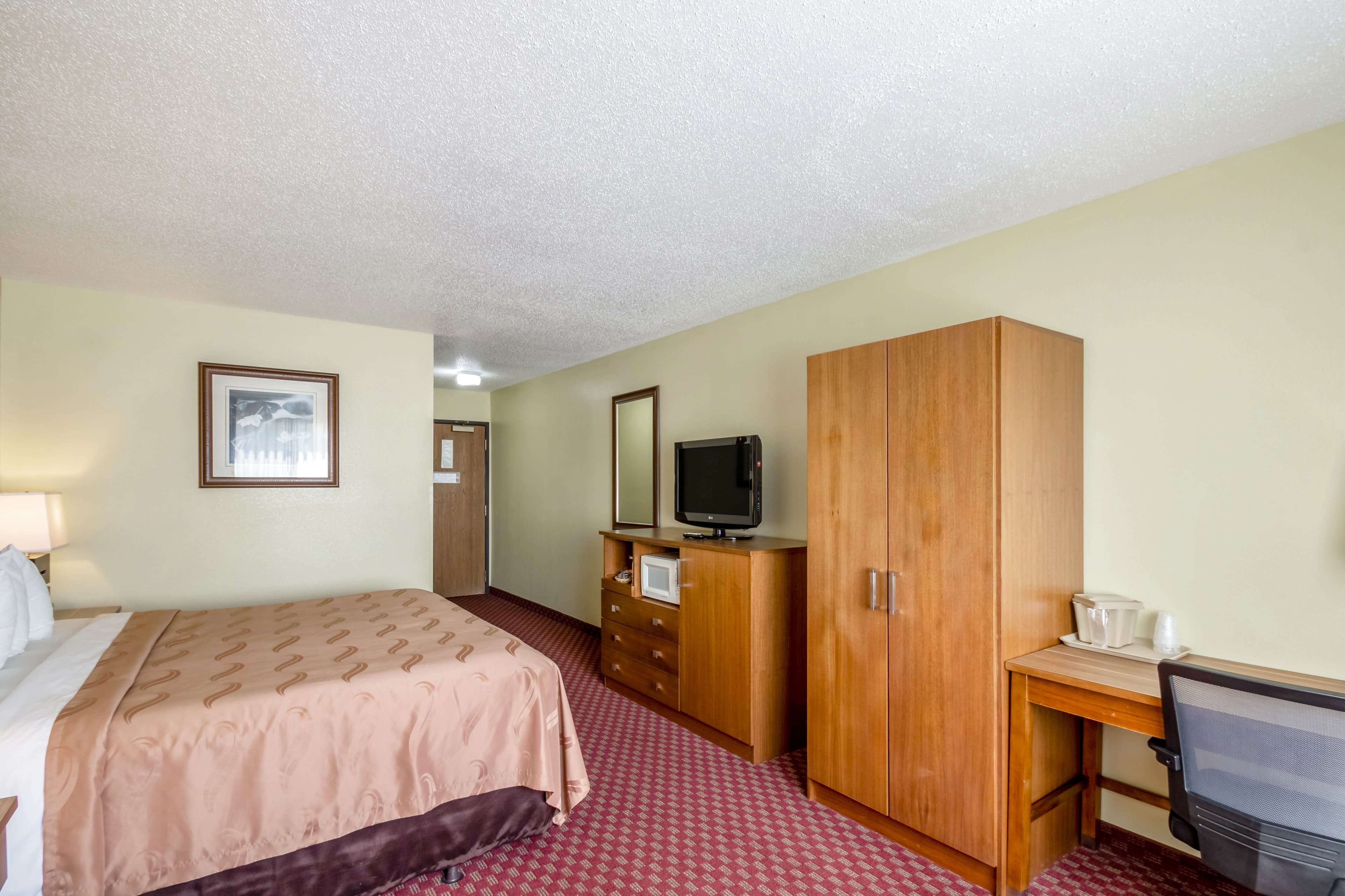 Quality Inn Mineral Point - Image 3