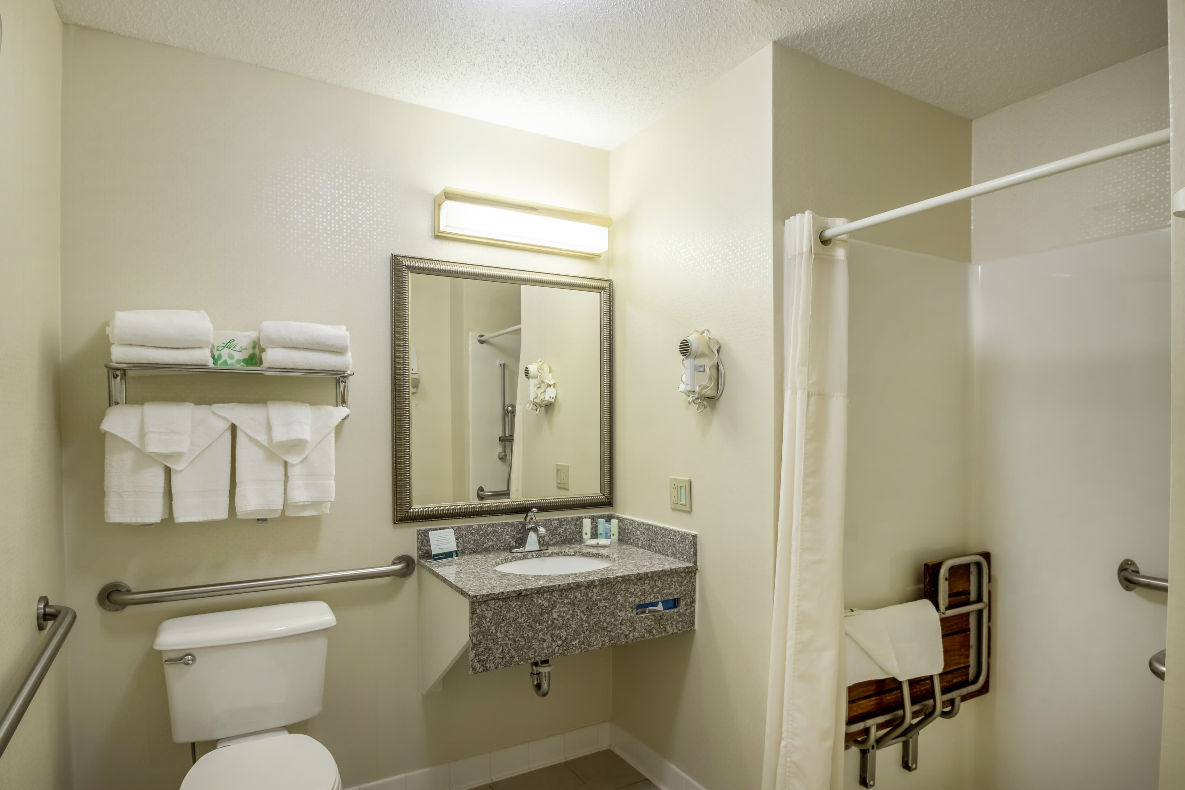 Quality Inn Mineral Point - Image 4