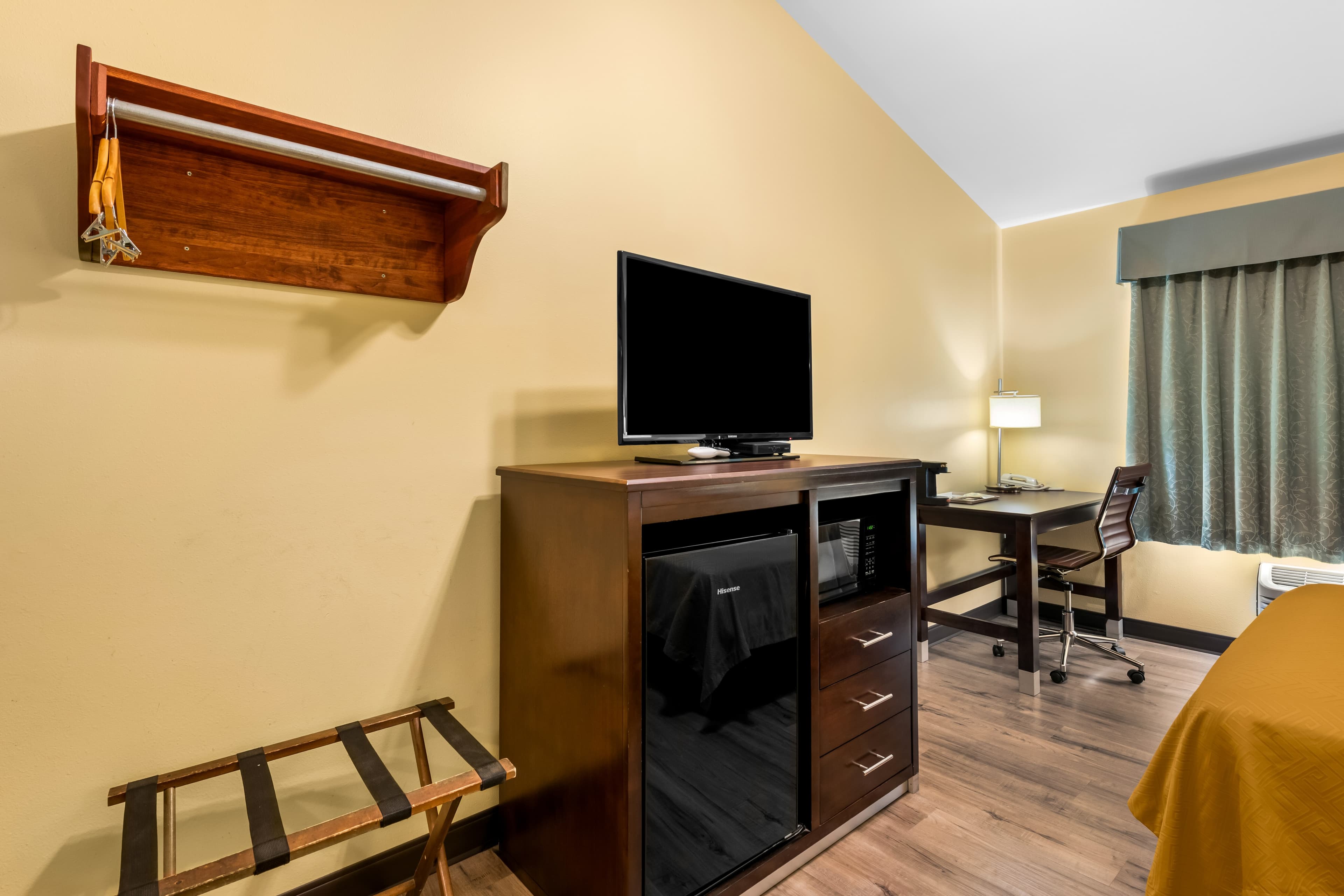 Econo Lodge Inn & Suites Eau Claire South — 6