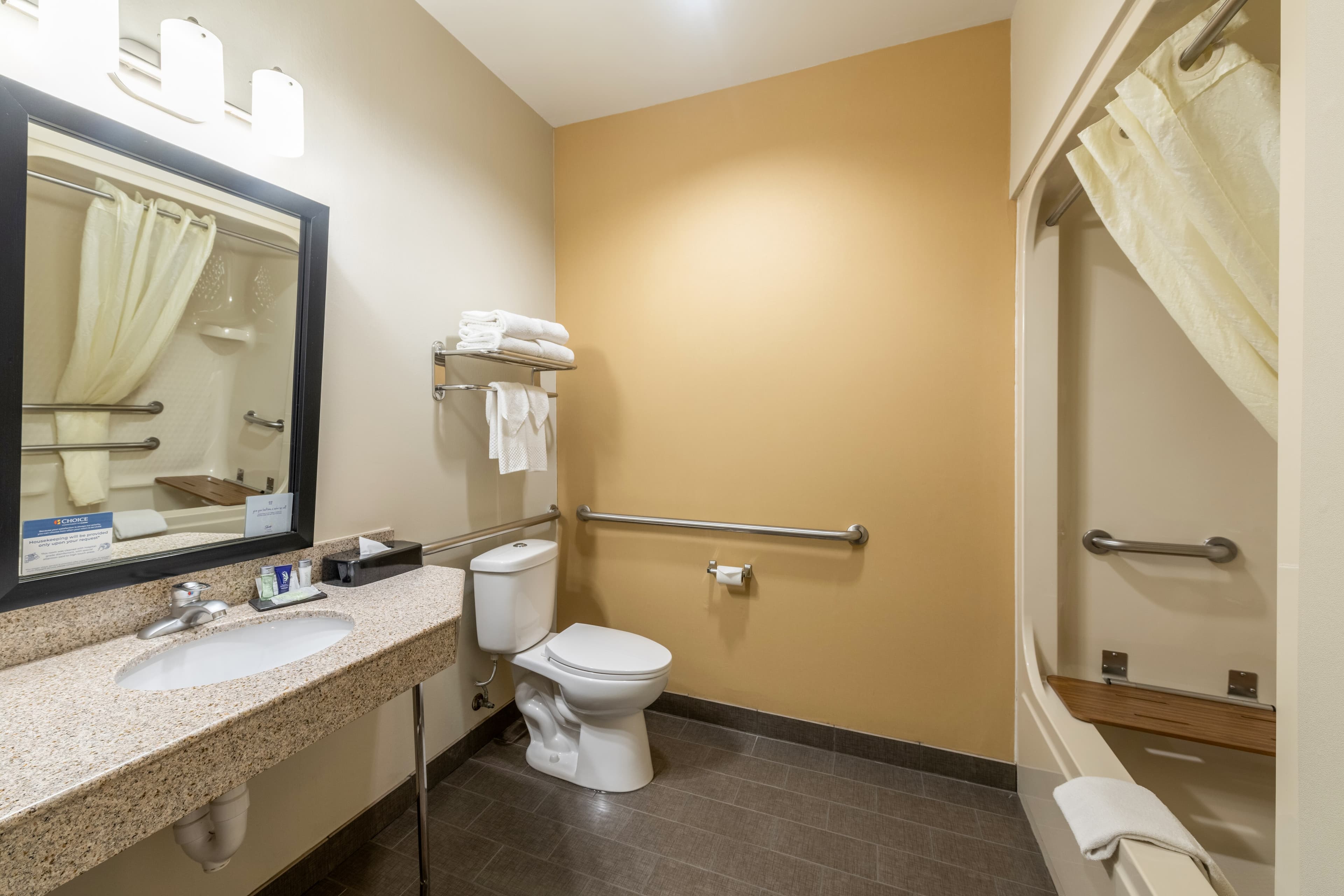 Sleep Inn & Suites Green Bay South - Image 5
