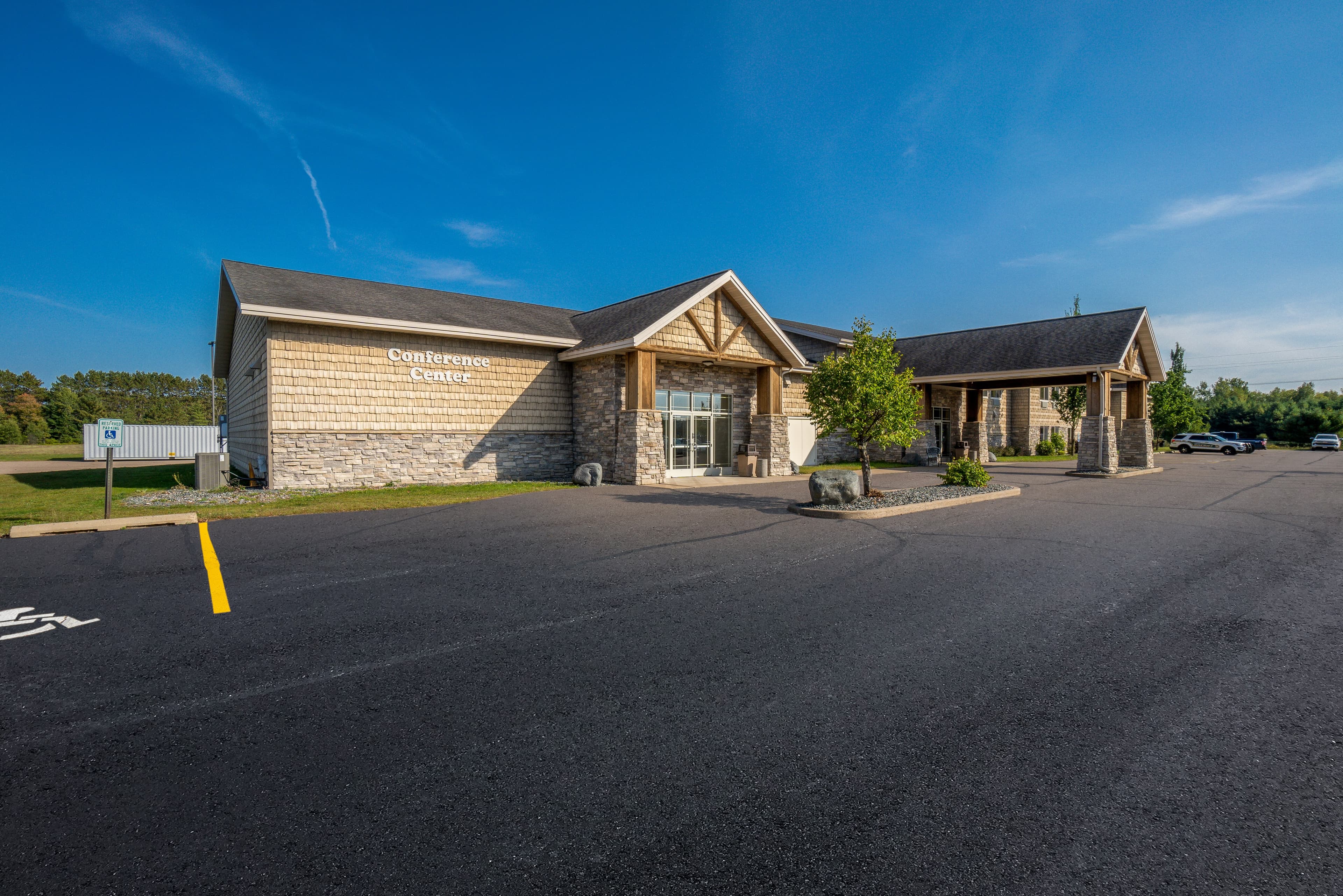 Rodeway Inn & Suites Tomahawk - Image 1