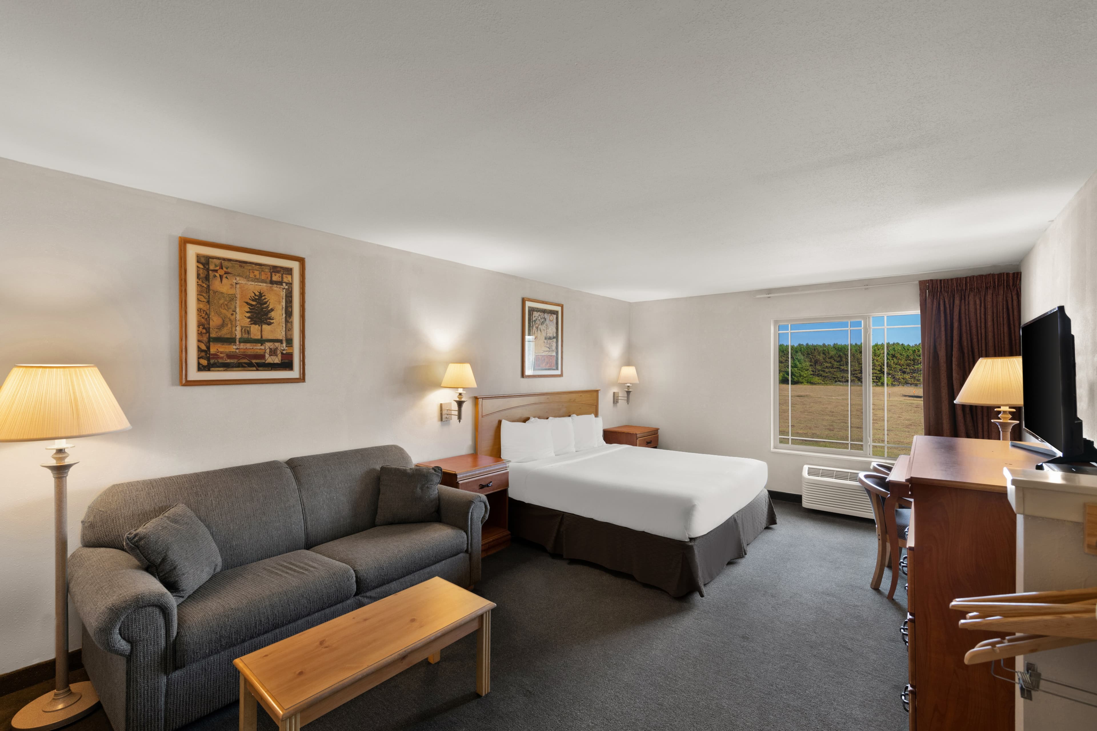 Rodeway Inn & Suites Tomahawk - Image 2