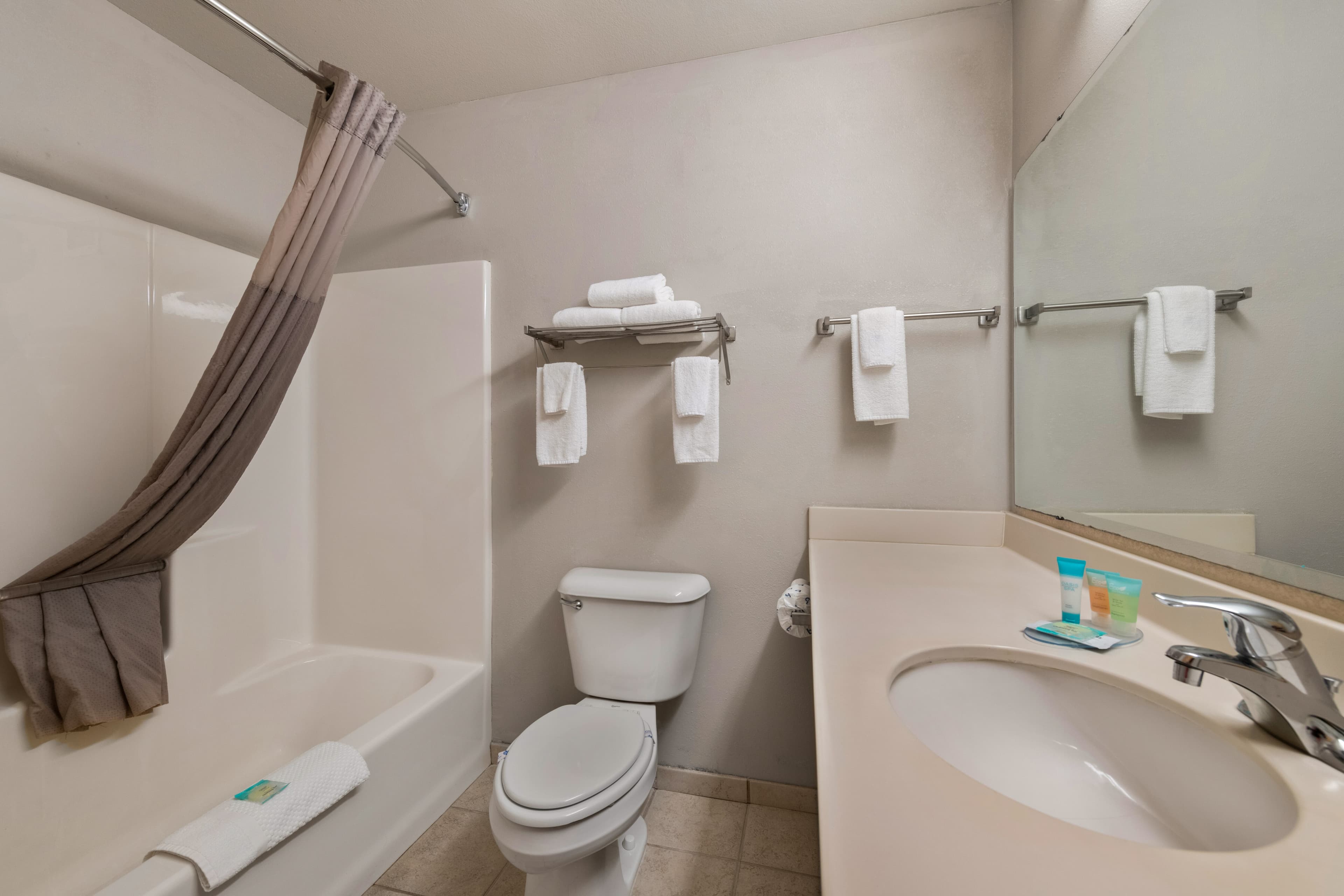 Rodeway Inn & Suites Tomahawk — 21