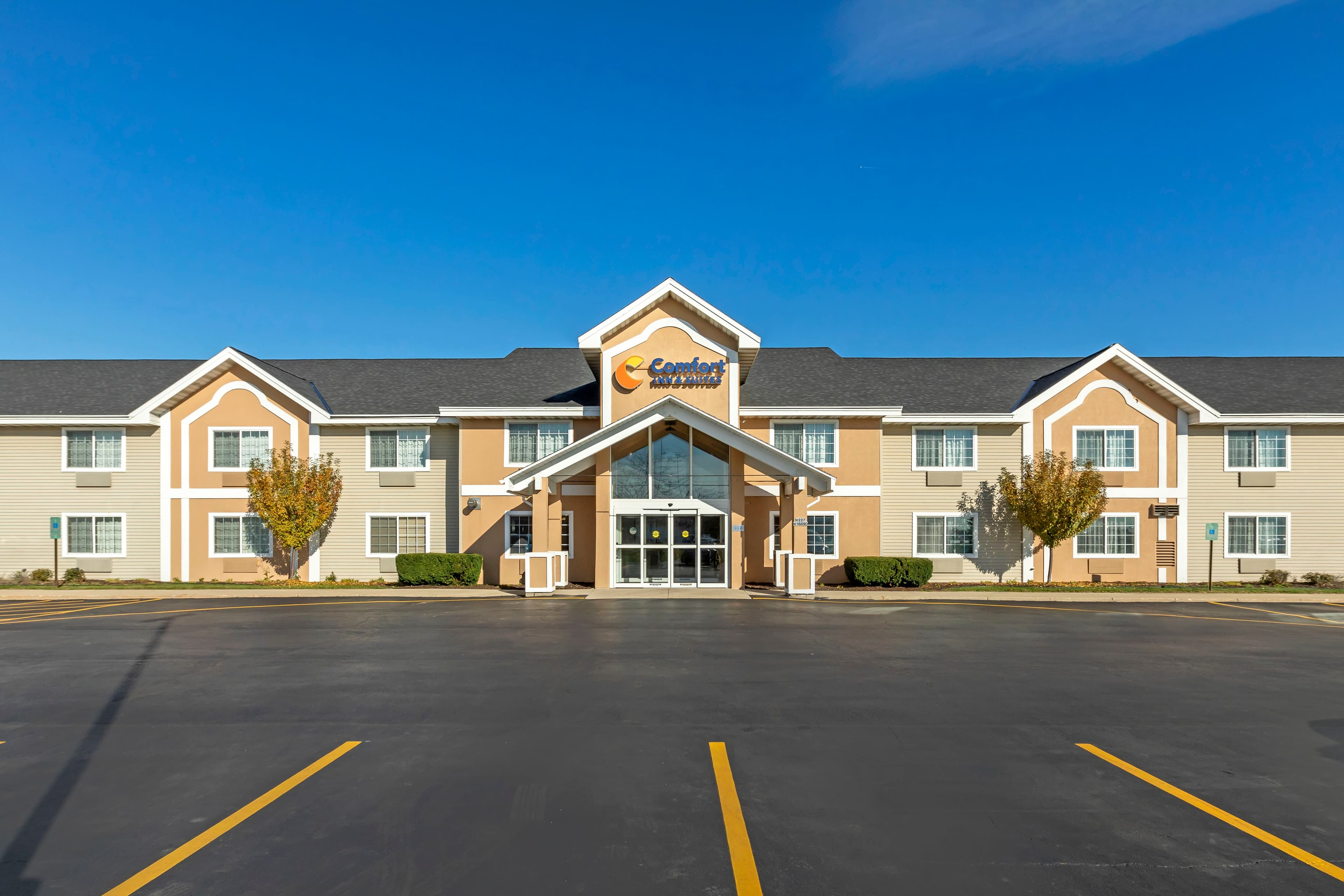 Comfort Inn & Suites Jackson - West Bend - Image 1