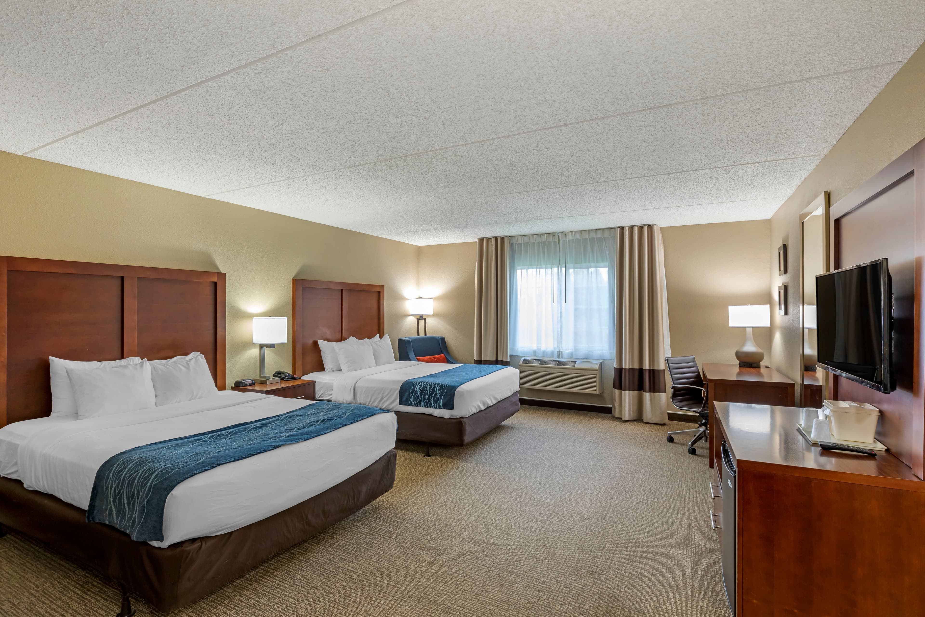 Comfort Inn & Suites Jackson - West Bend - Image 2
