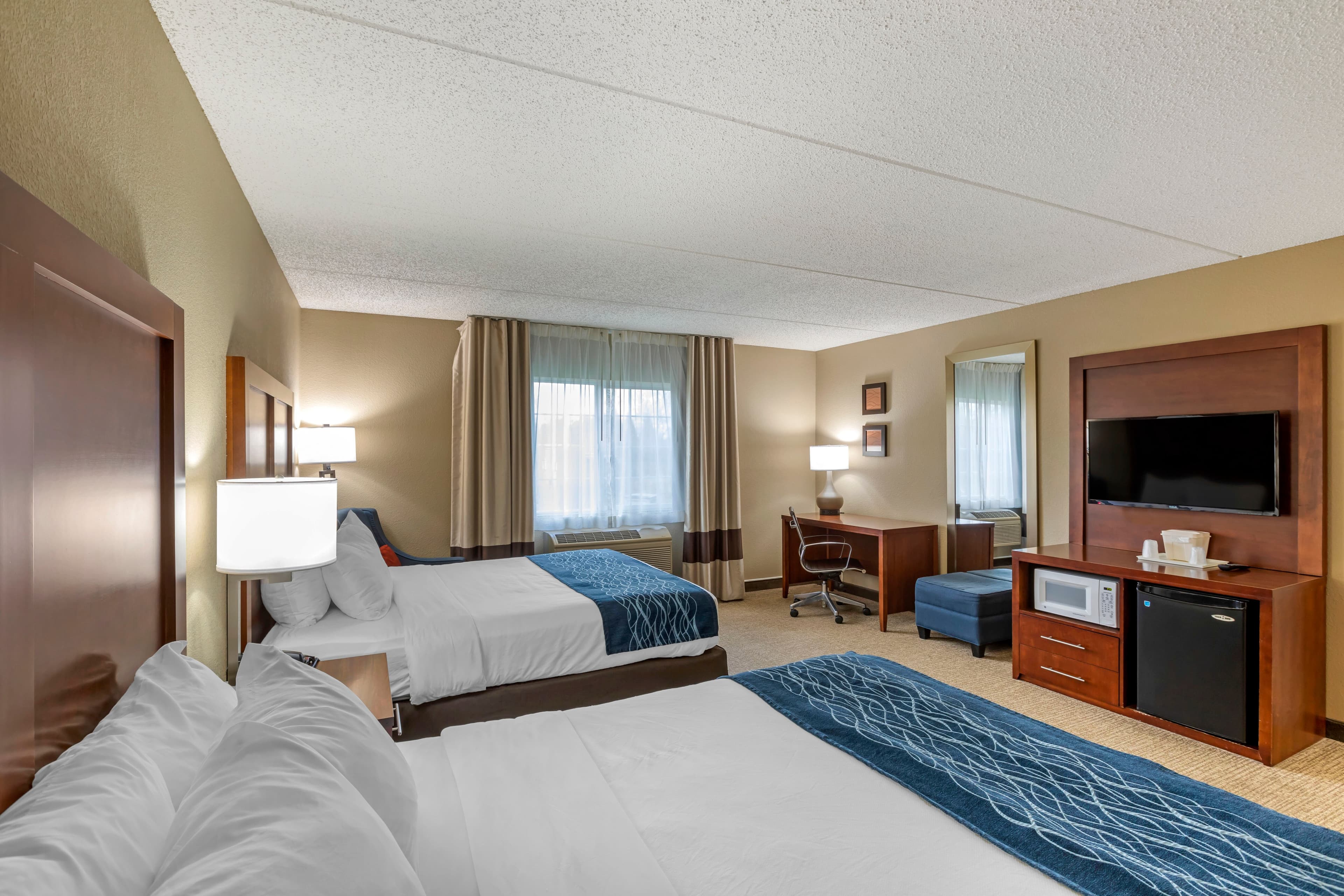 Comfort Inn & Suites Jackson - West Bend - Image 3