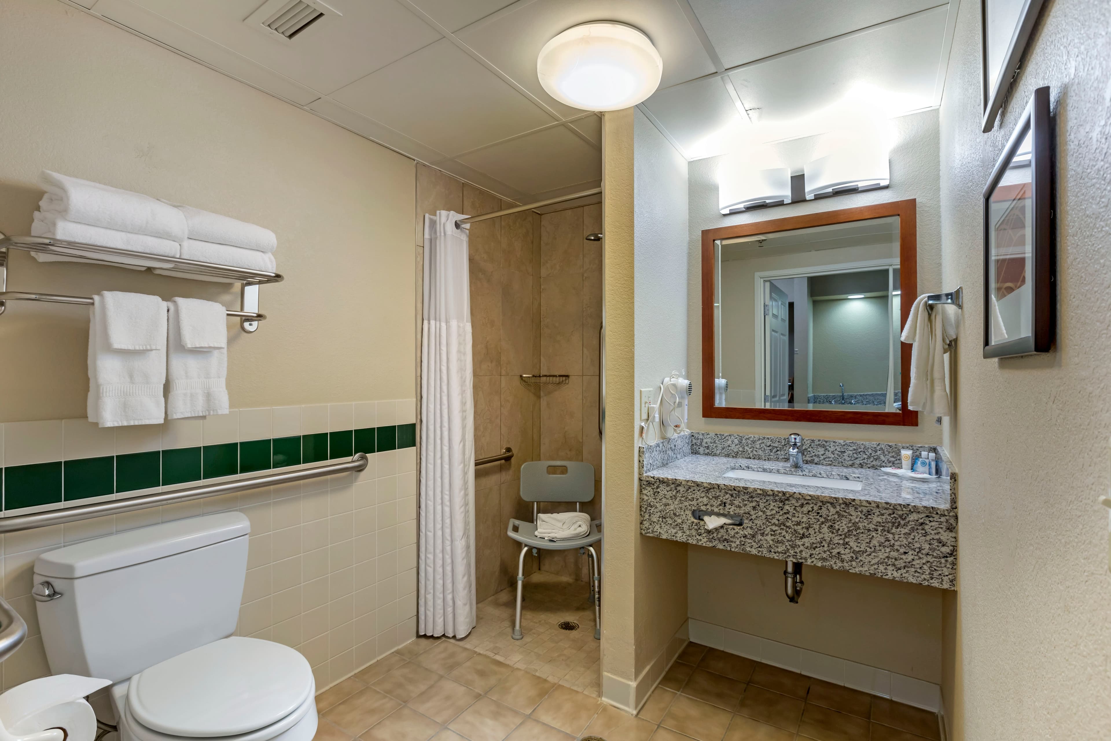 Comfort Inn & Suites Jackson - West Bend - Image 5