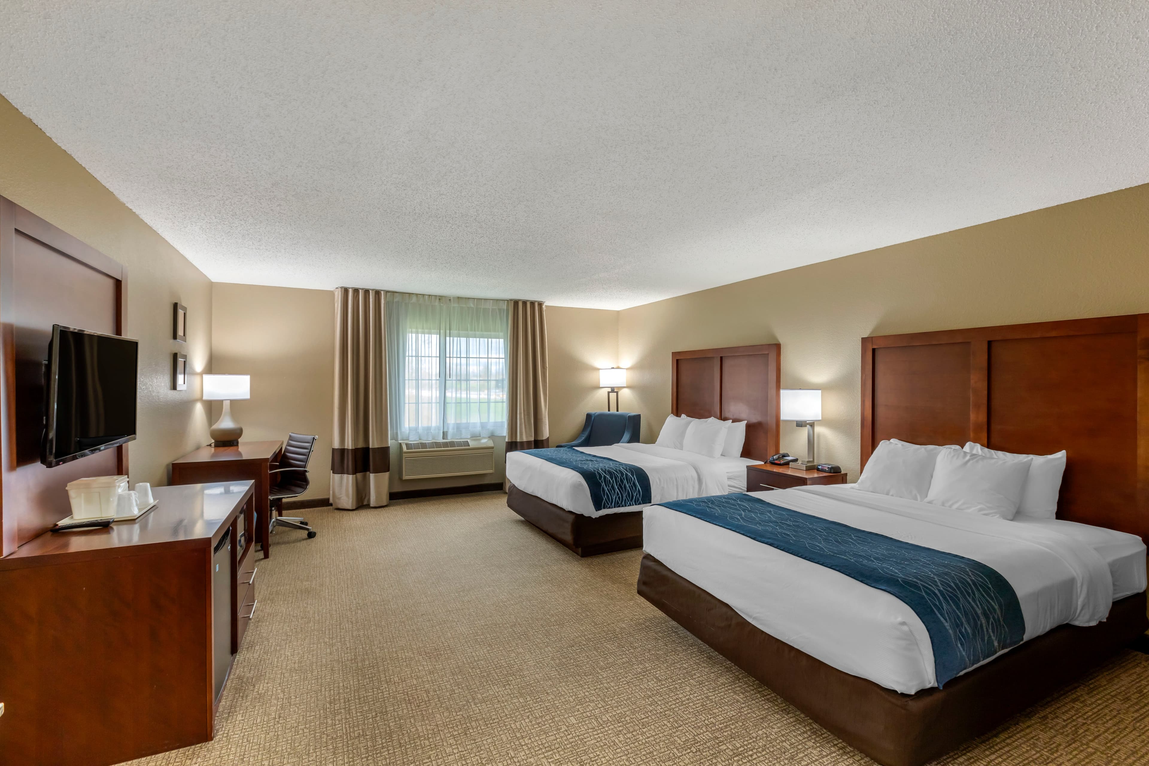Comfort Inn & Suites Jackson - West Bend — 10