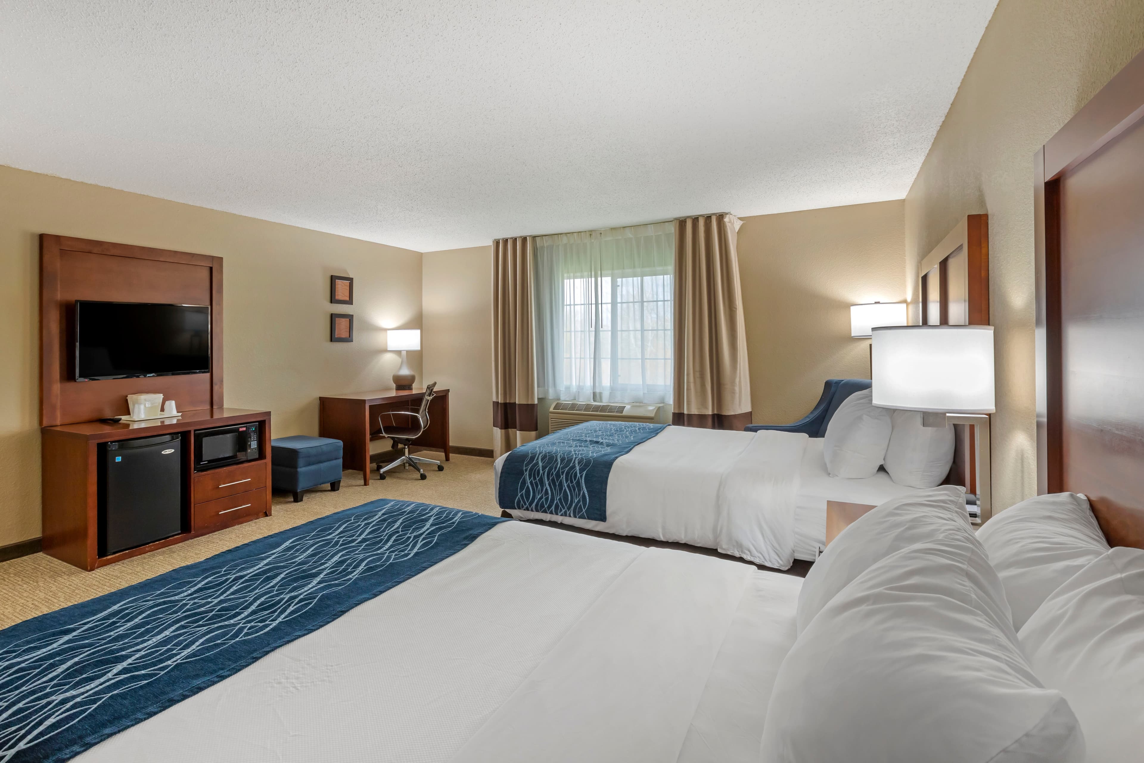 Comfort Inn & Suites Jackson - West Bend — 11