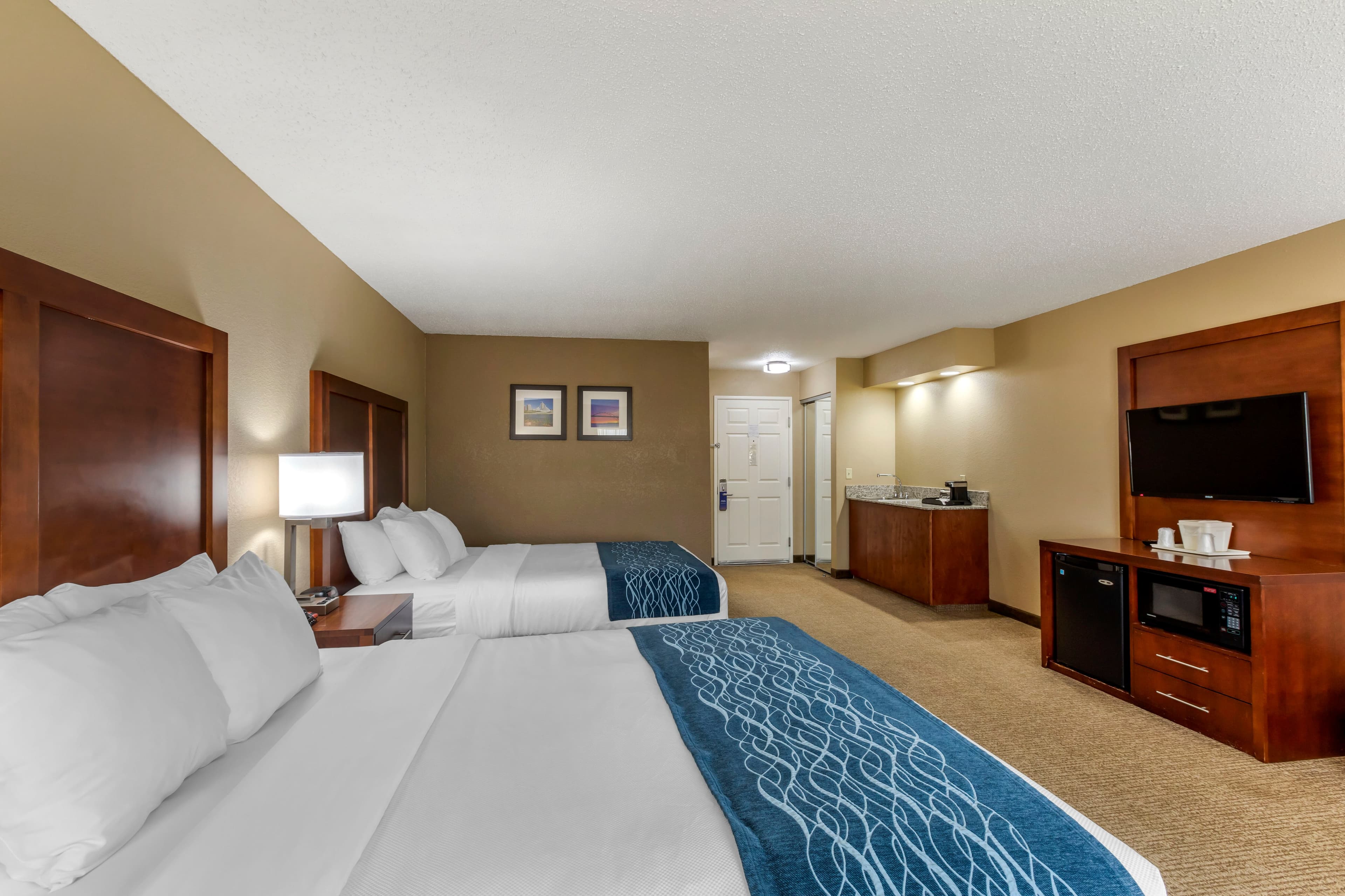 Comfort Inn & Suites Jackson - West Bend — 12