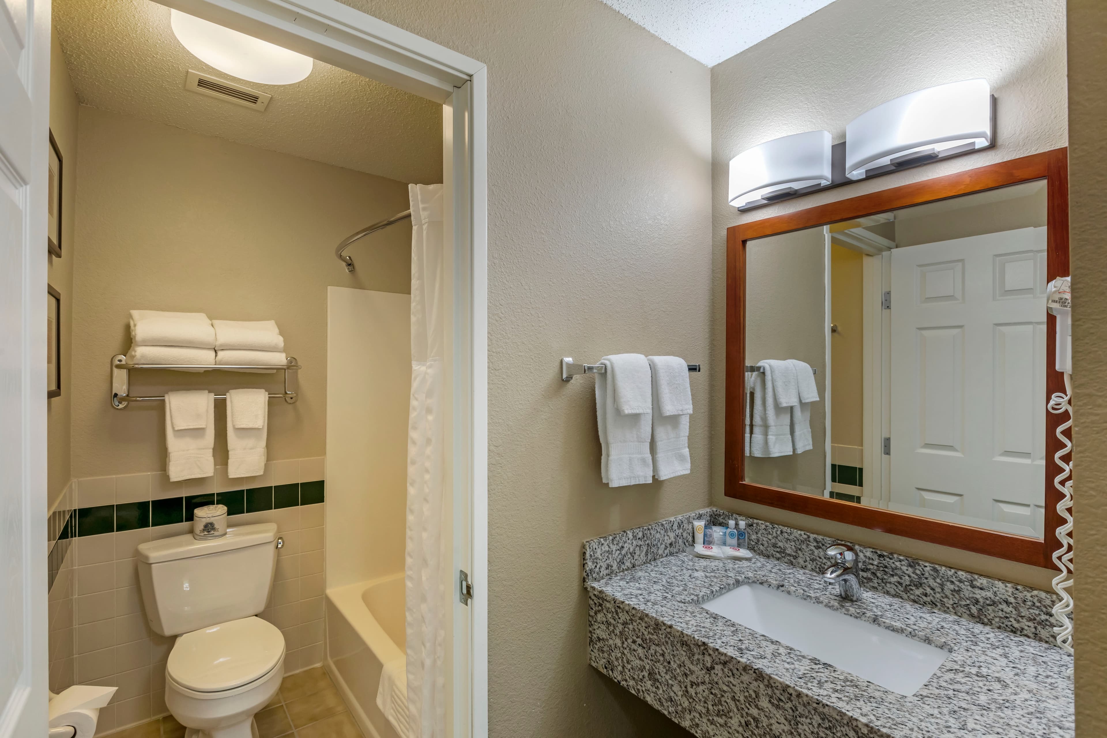 Comfort Inn & Suites Jackson - West Bend — 13