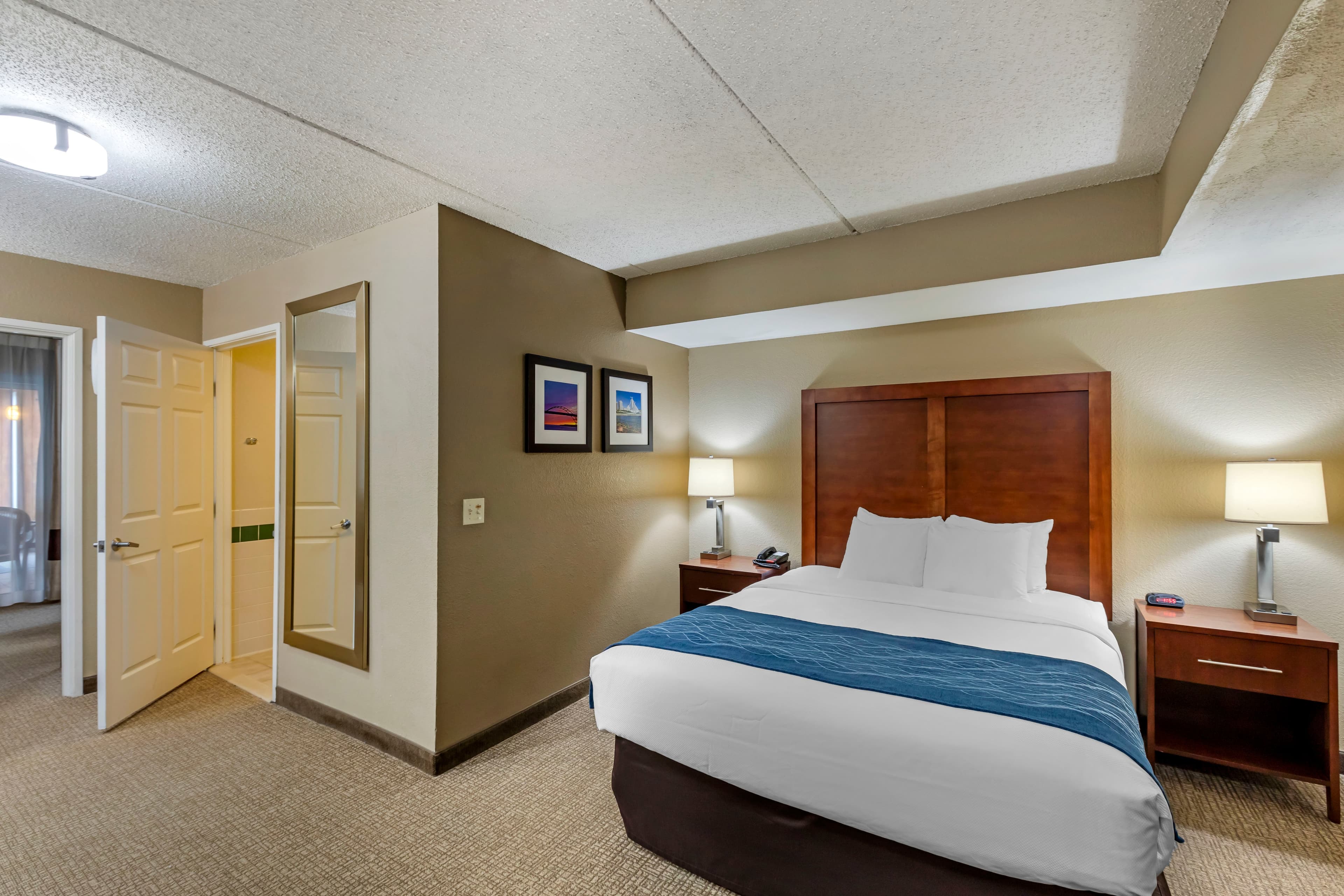 Comfort Inn & Suites Jackson - West Bend — 14
