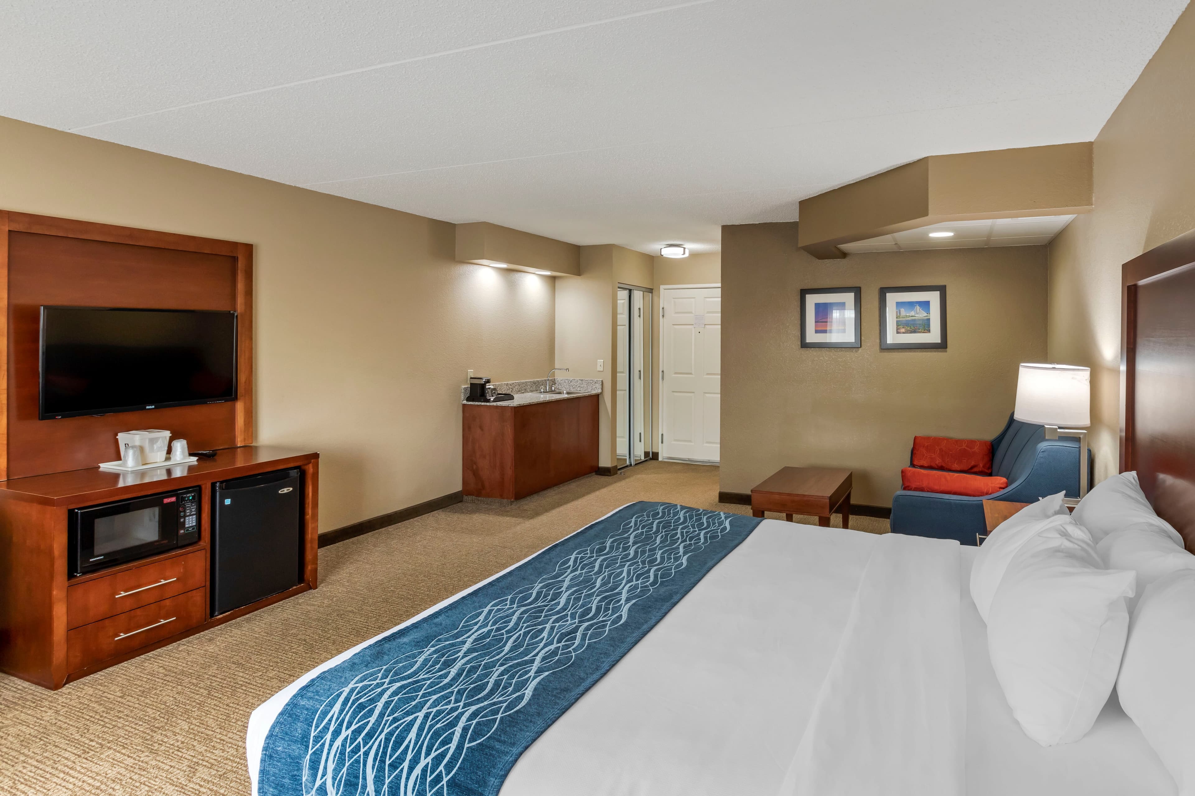 Comfort Inn & Suites Jackson - West Bend — 7