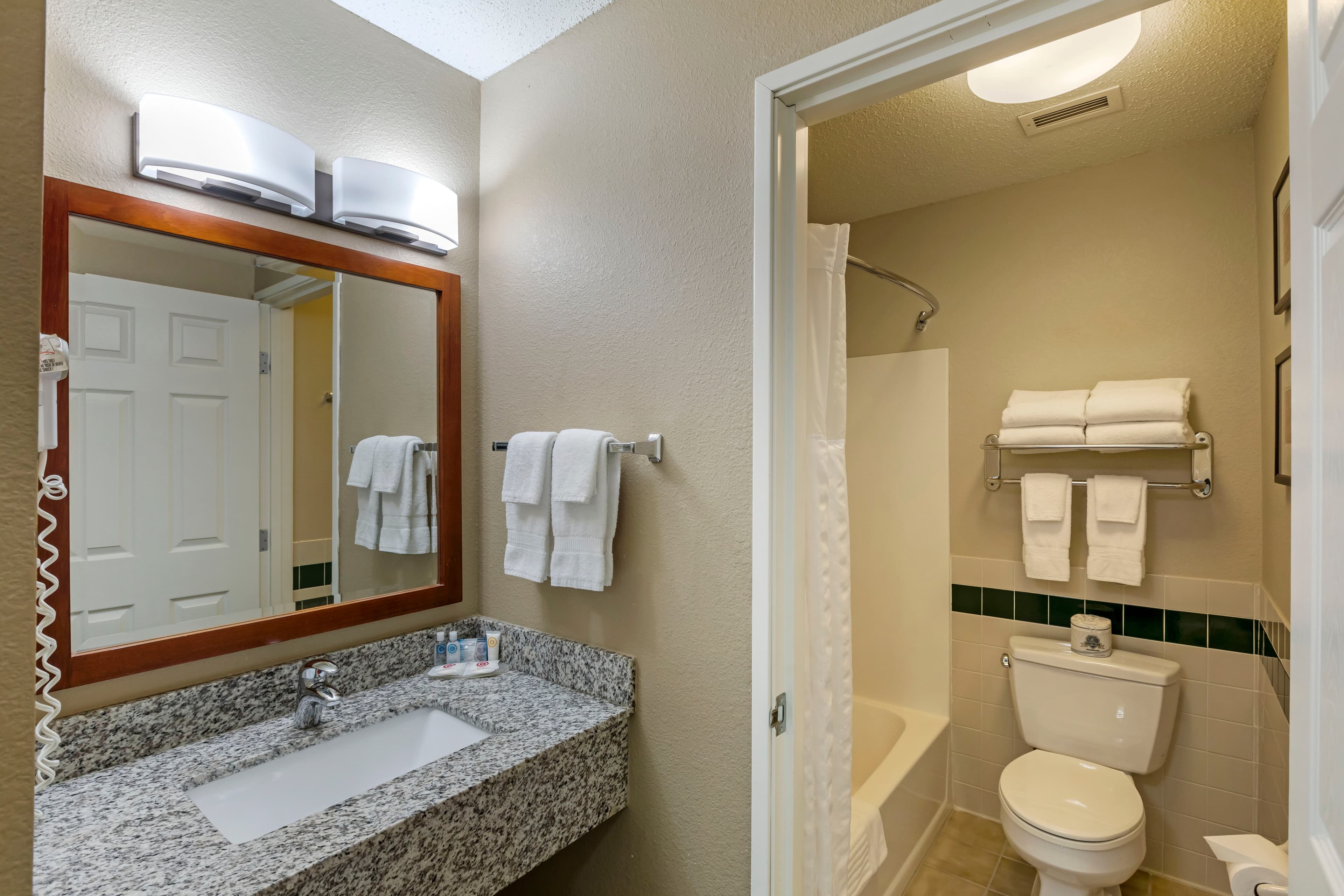 Comfort Inn & Suites Jackson - West Bend — 28