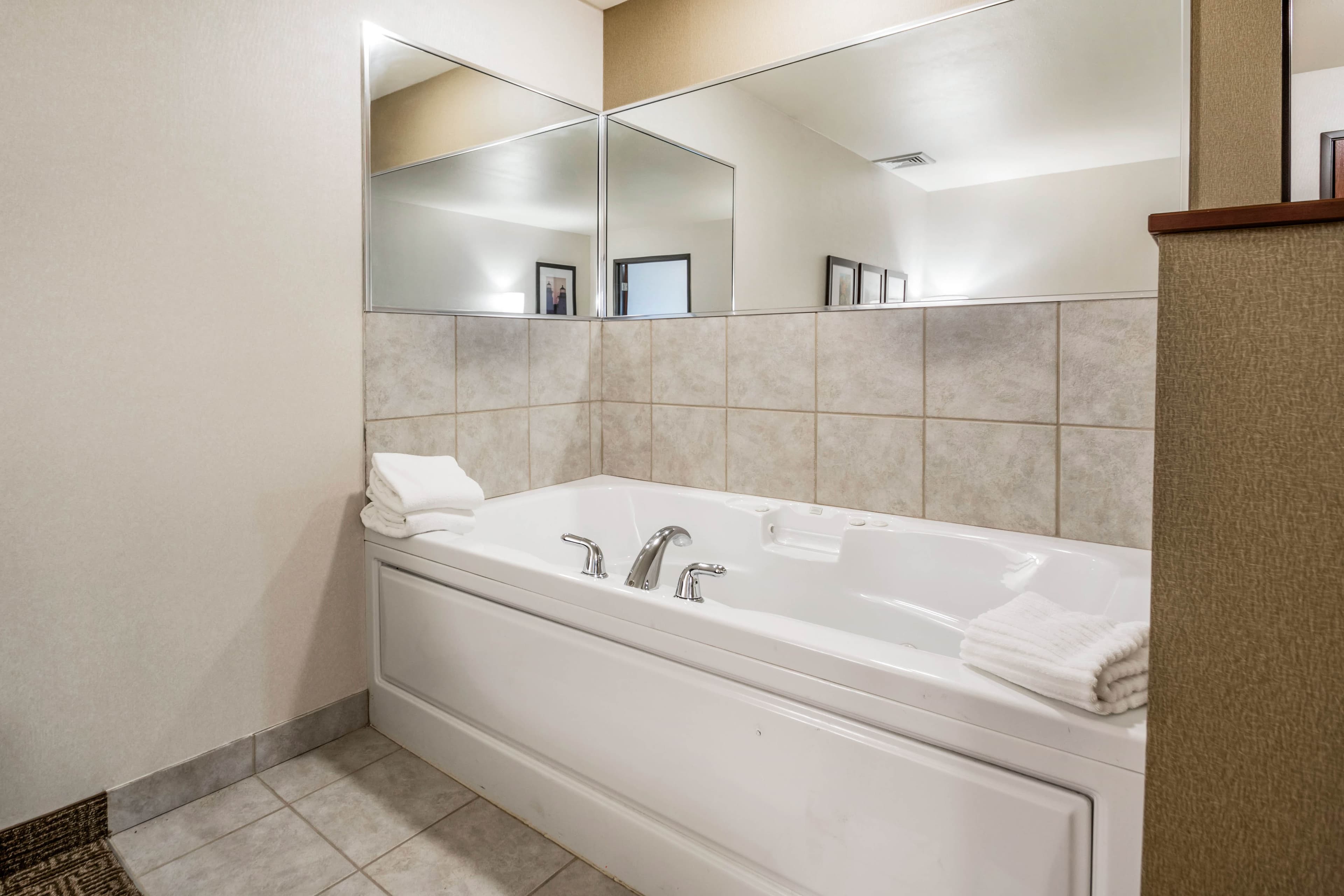 Comfort Suites at Par 4 Resort — 18