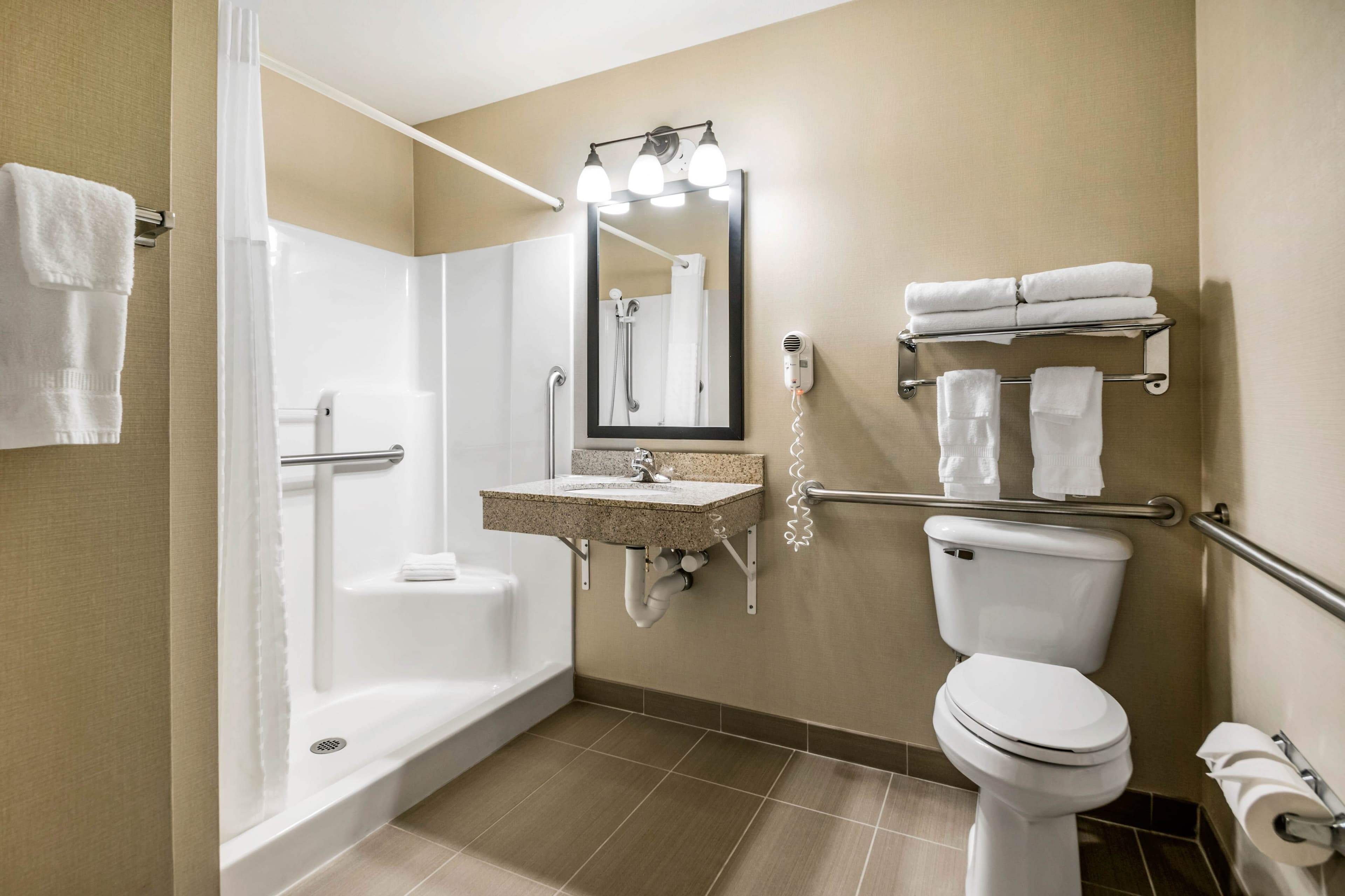 Comfort Suites at Par 4 Resort - Image 5