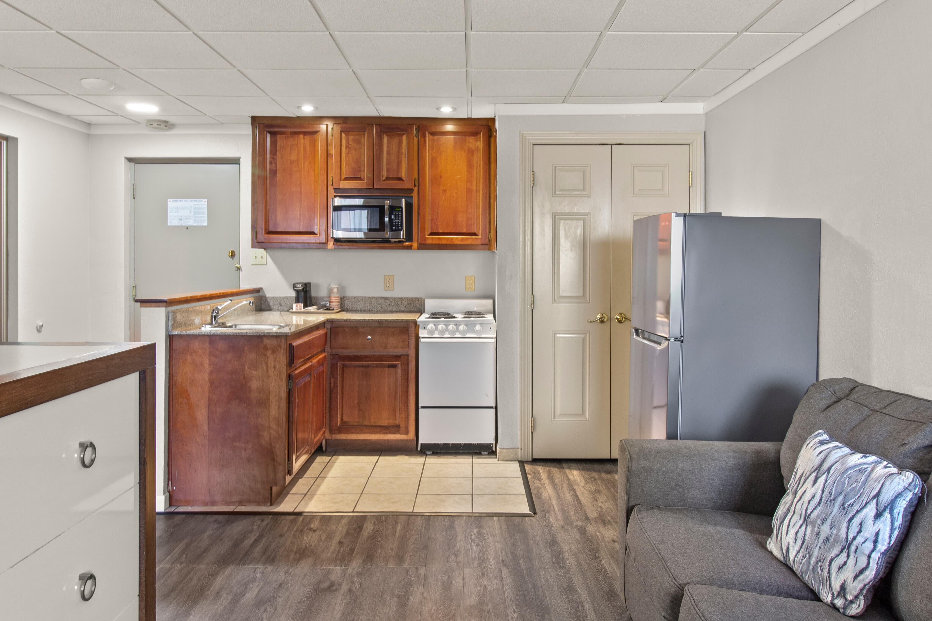 Quality Inn & Suites Green Bay Downtown - Image 4