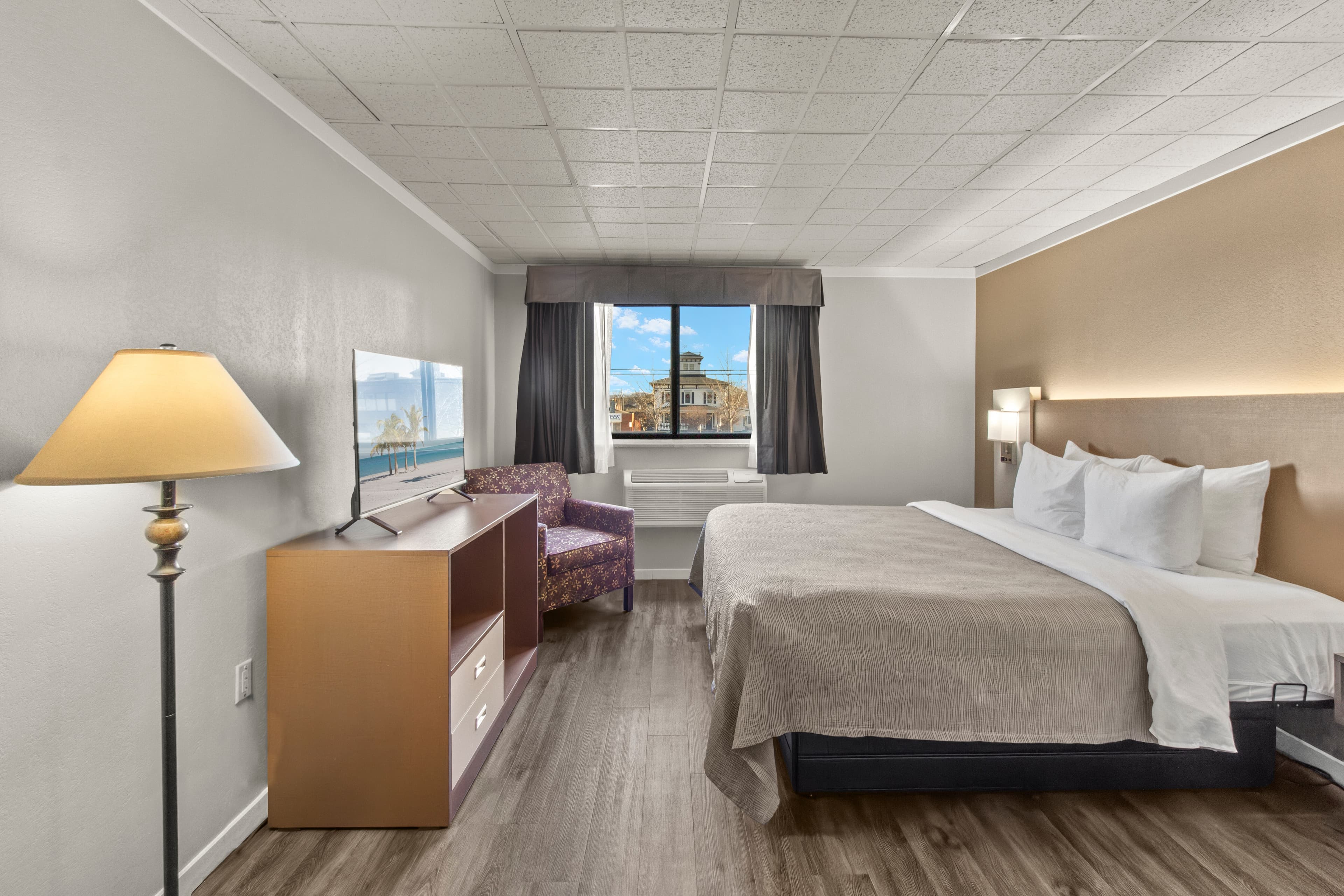 Quality Inn & Suites Green Bay Downtown — 6