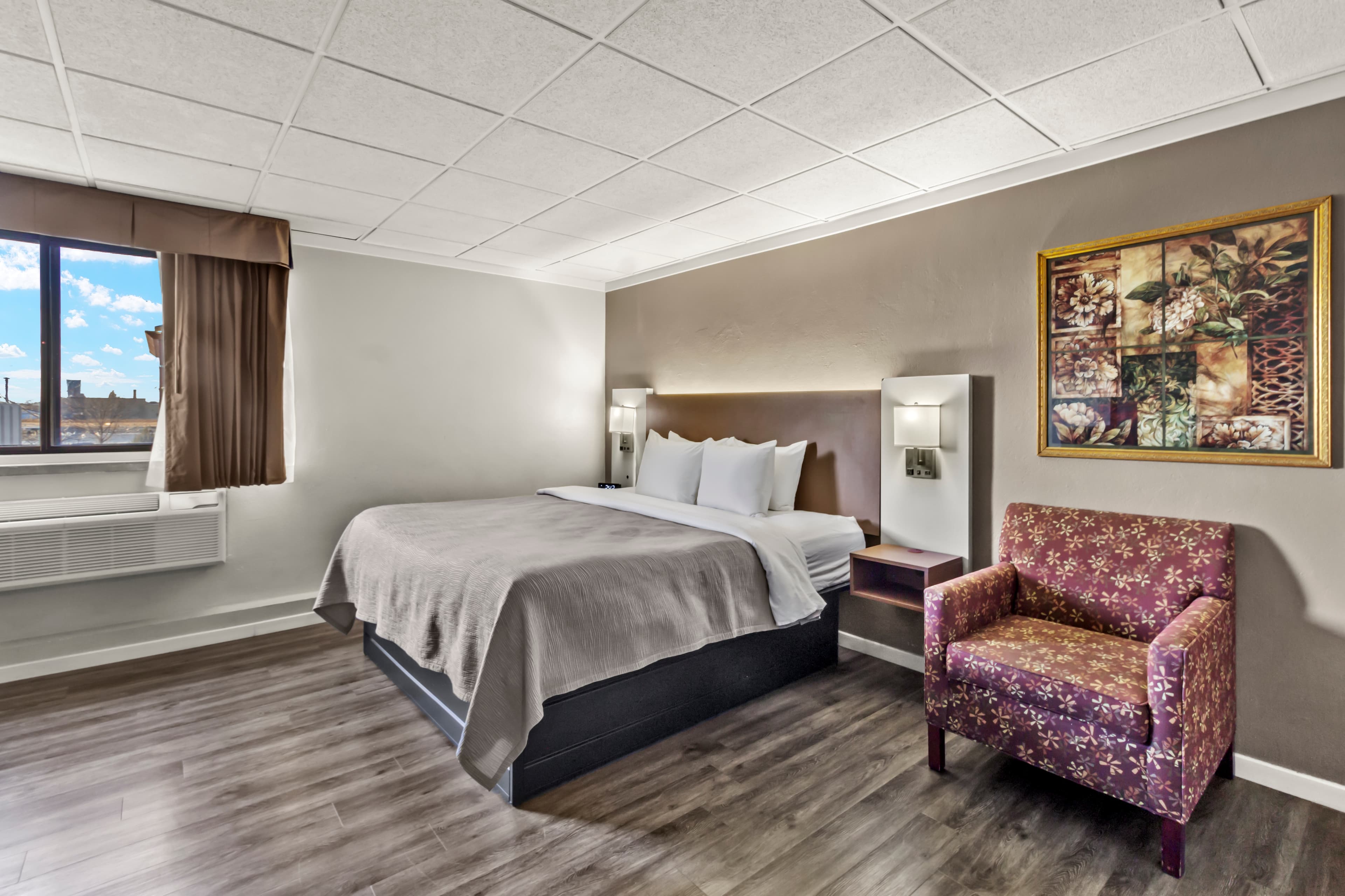 Quality Inn & Suites Green Bay Downtown — 10