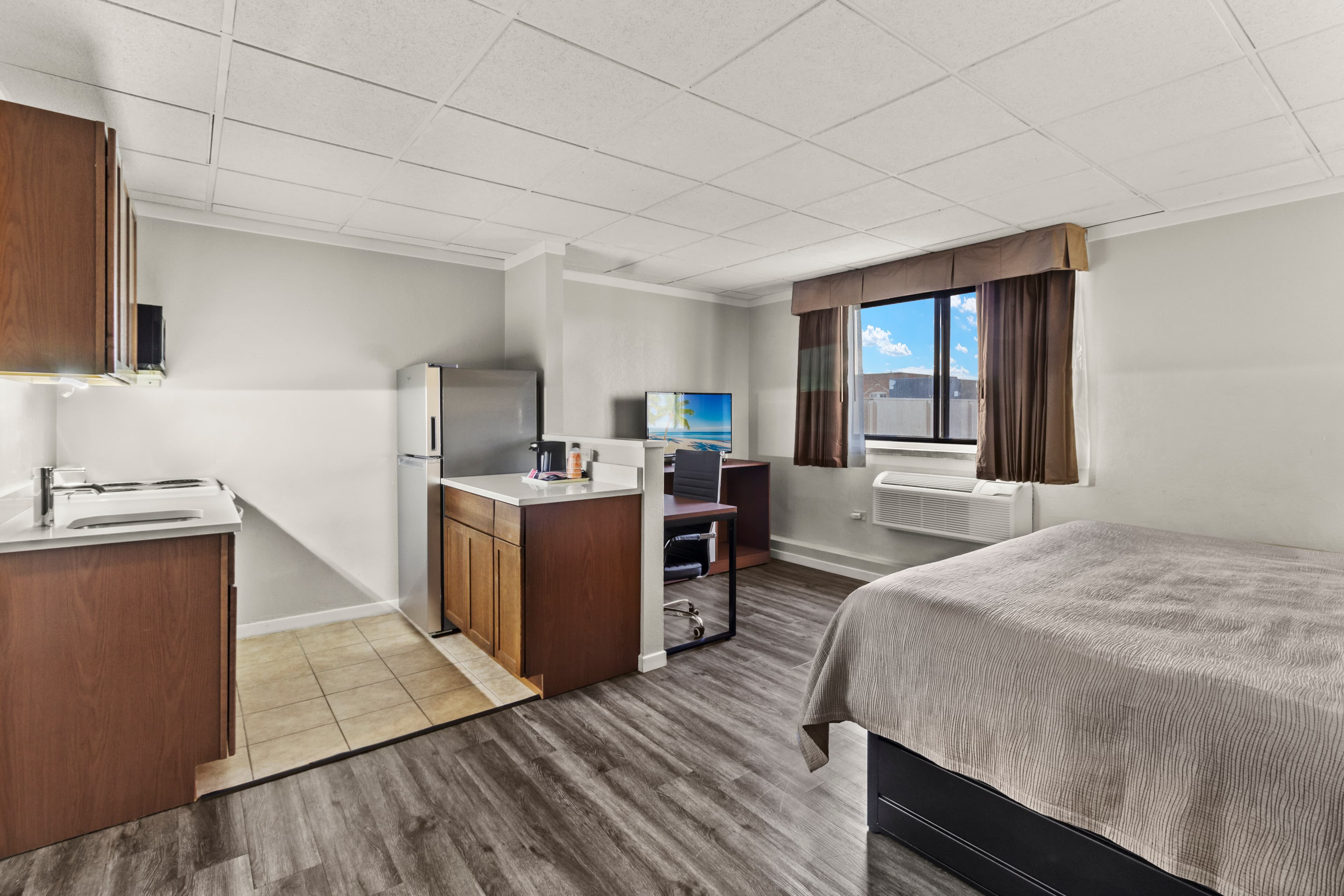Quality Inn & Suites Green Bay Downtown — 11