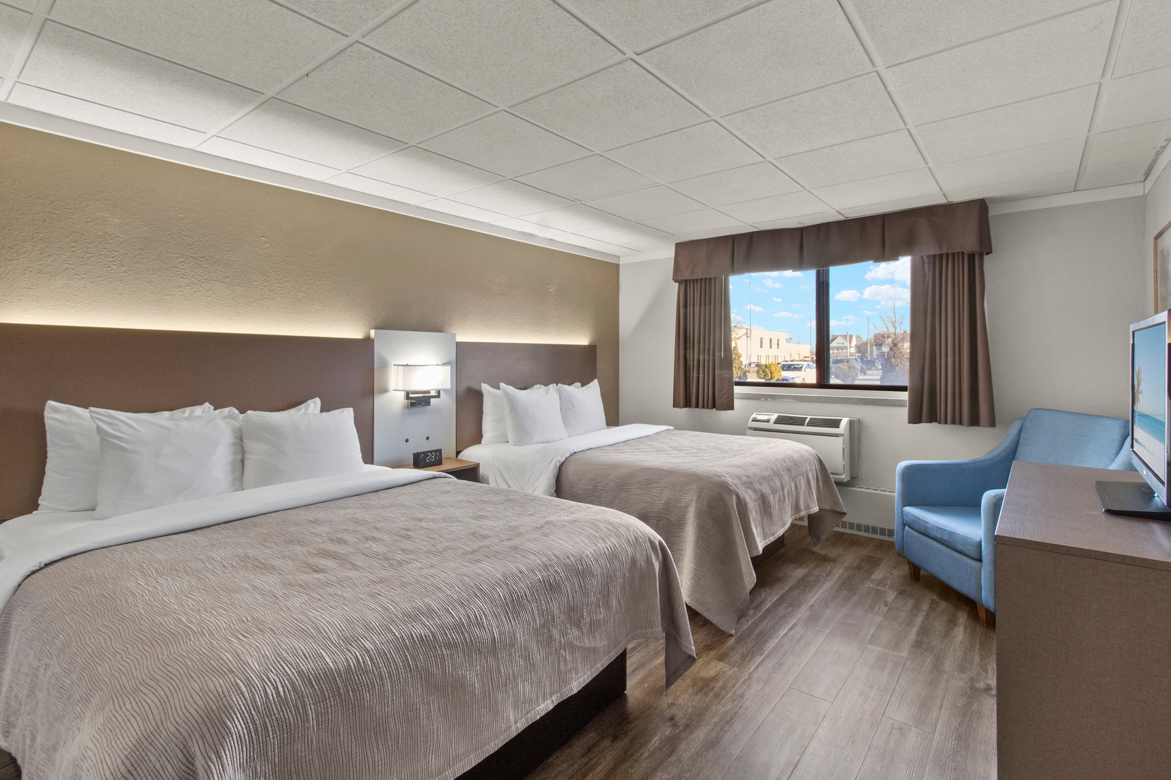 Quality Inn & Suites Green Bay Downtown — 24