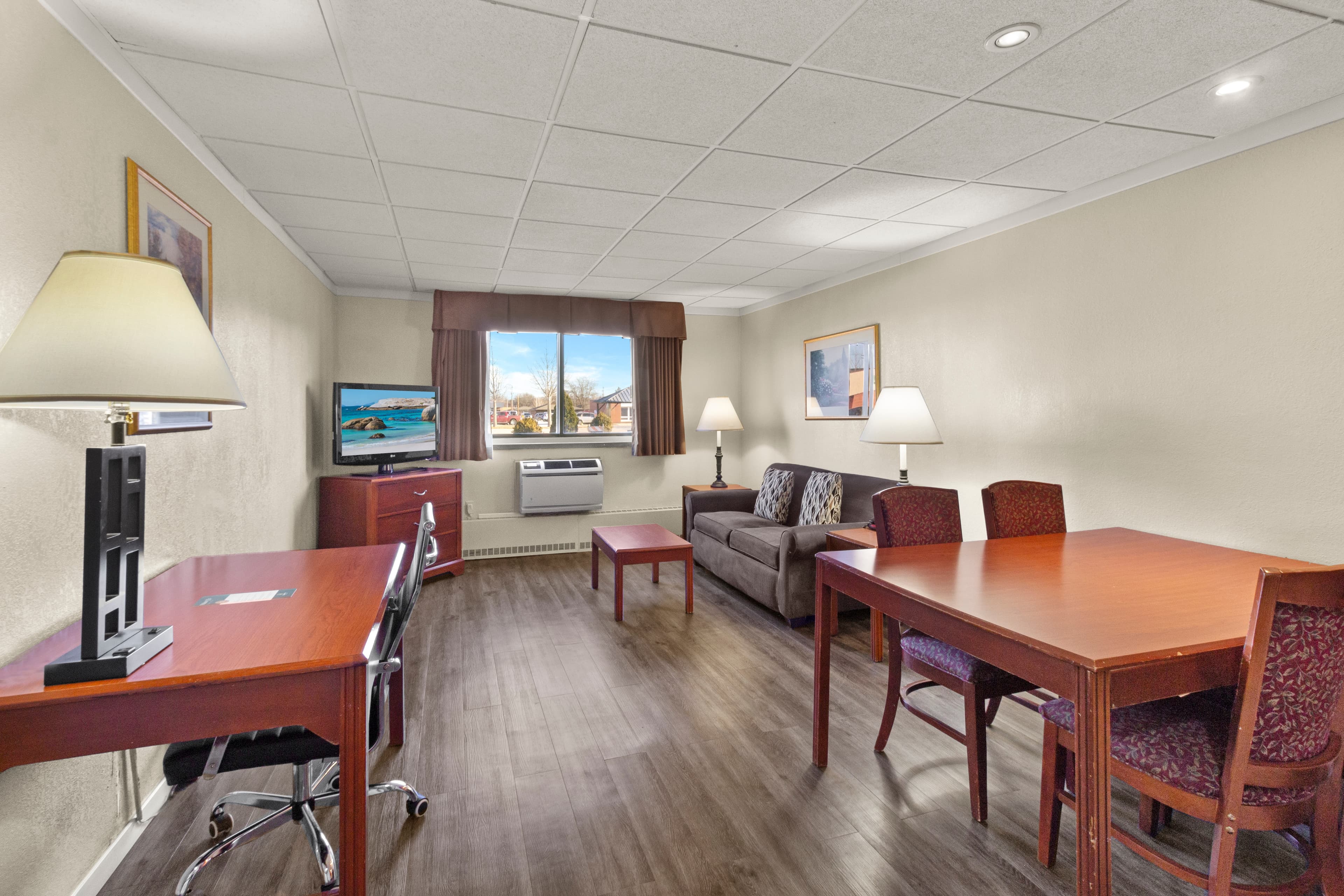 Quality Inn & Suites Green Bay Downtown — 25