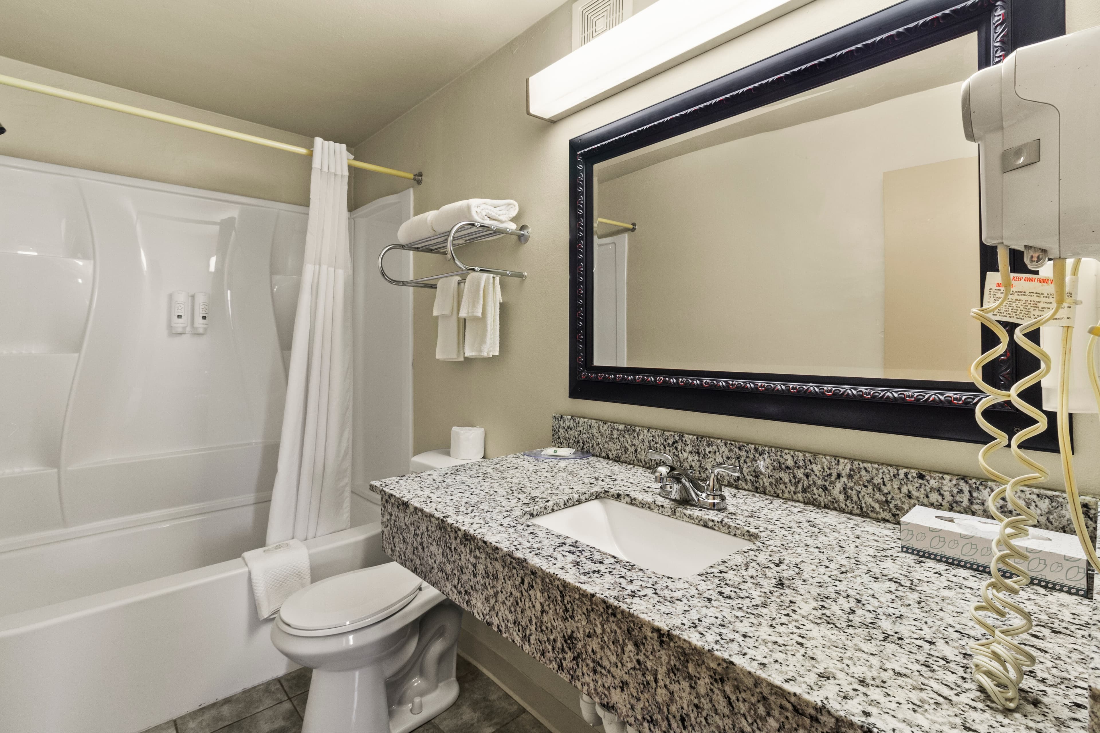 Quality Inn & Suites Green Bay Downtown — 28