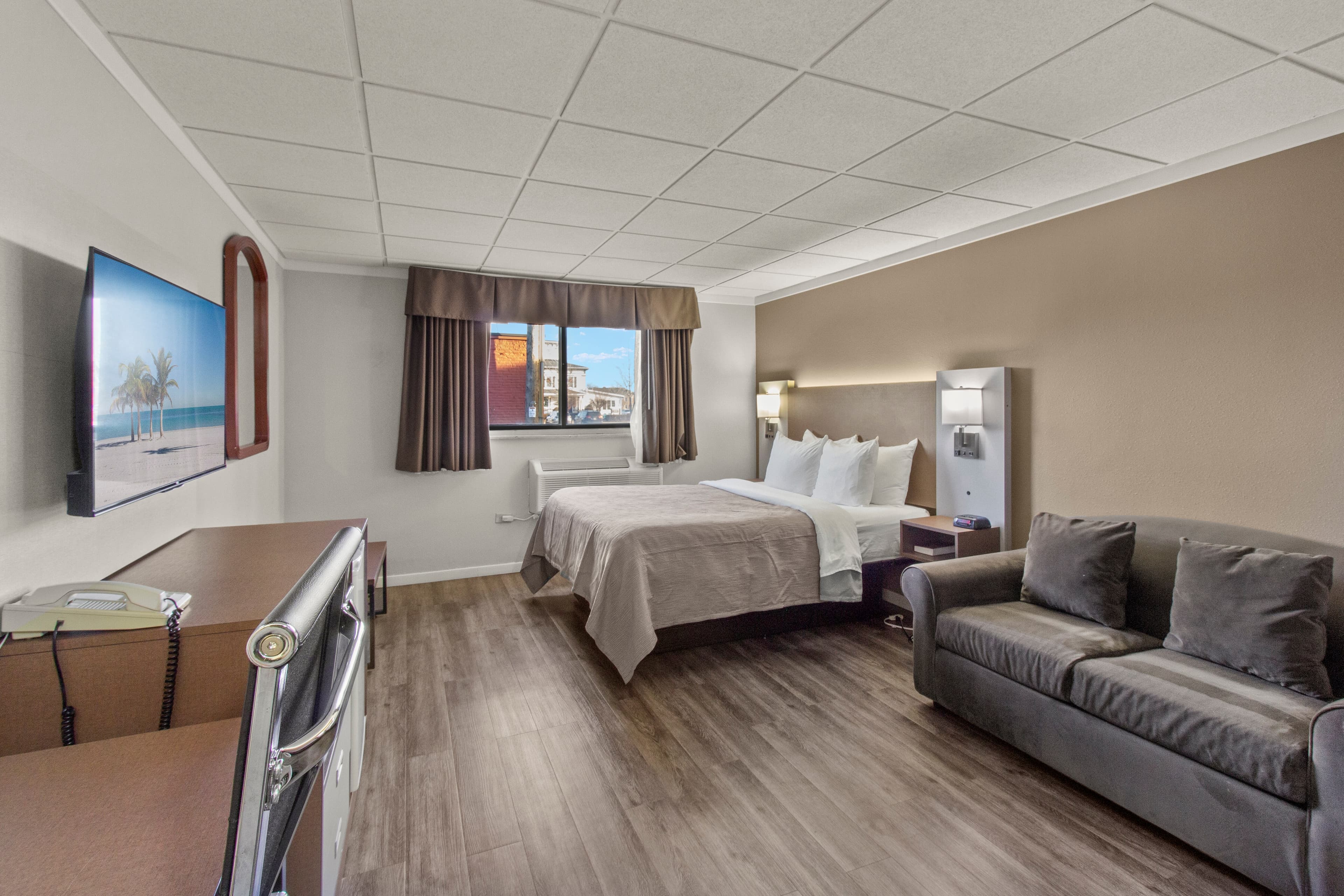 Quality Inn & Suites Green Bay Downtown — 22