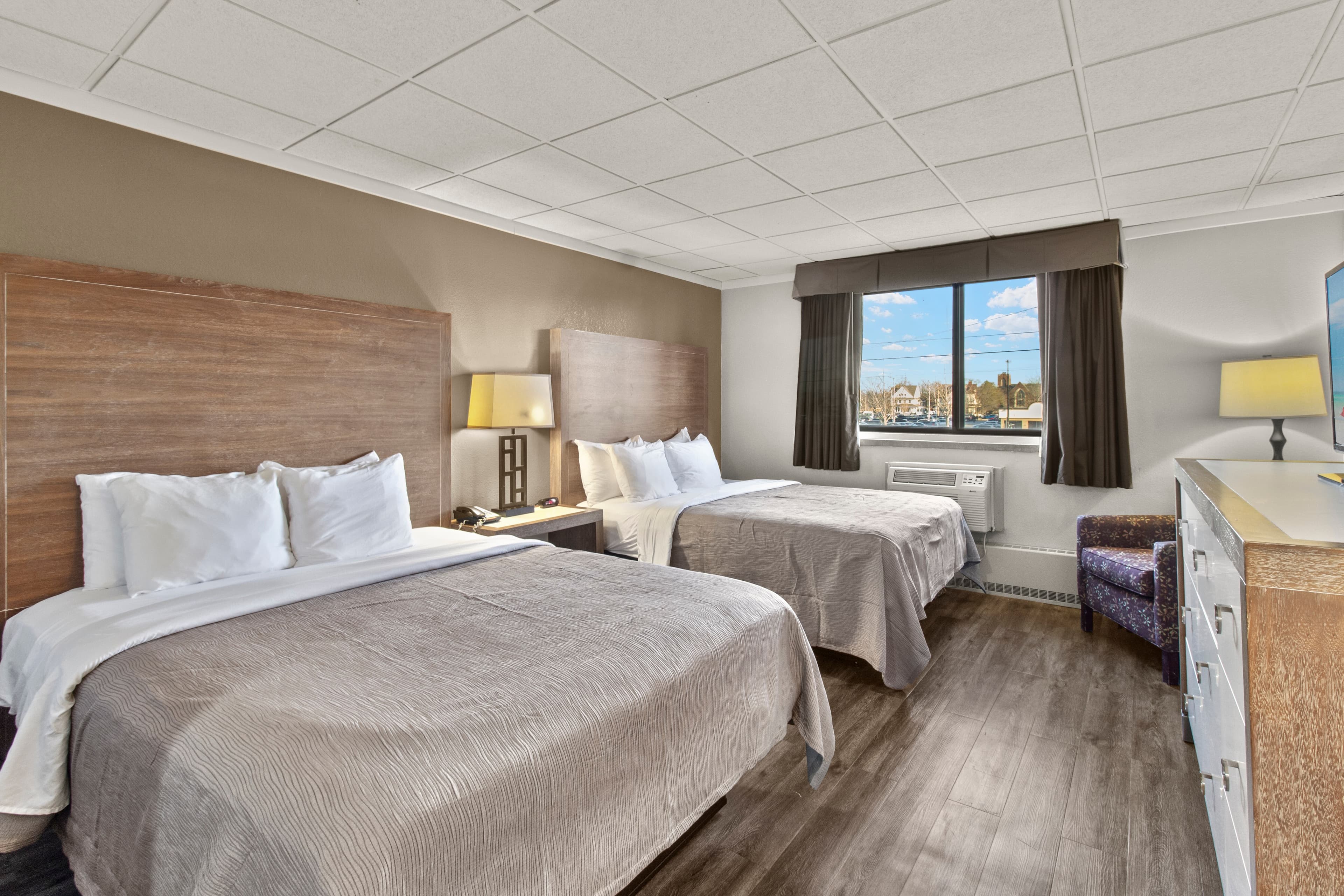 Quality Inn & Suites Green Bay Downtown — 41