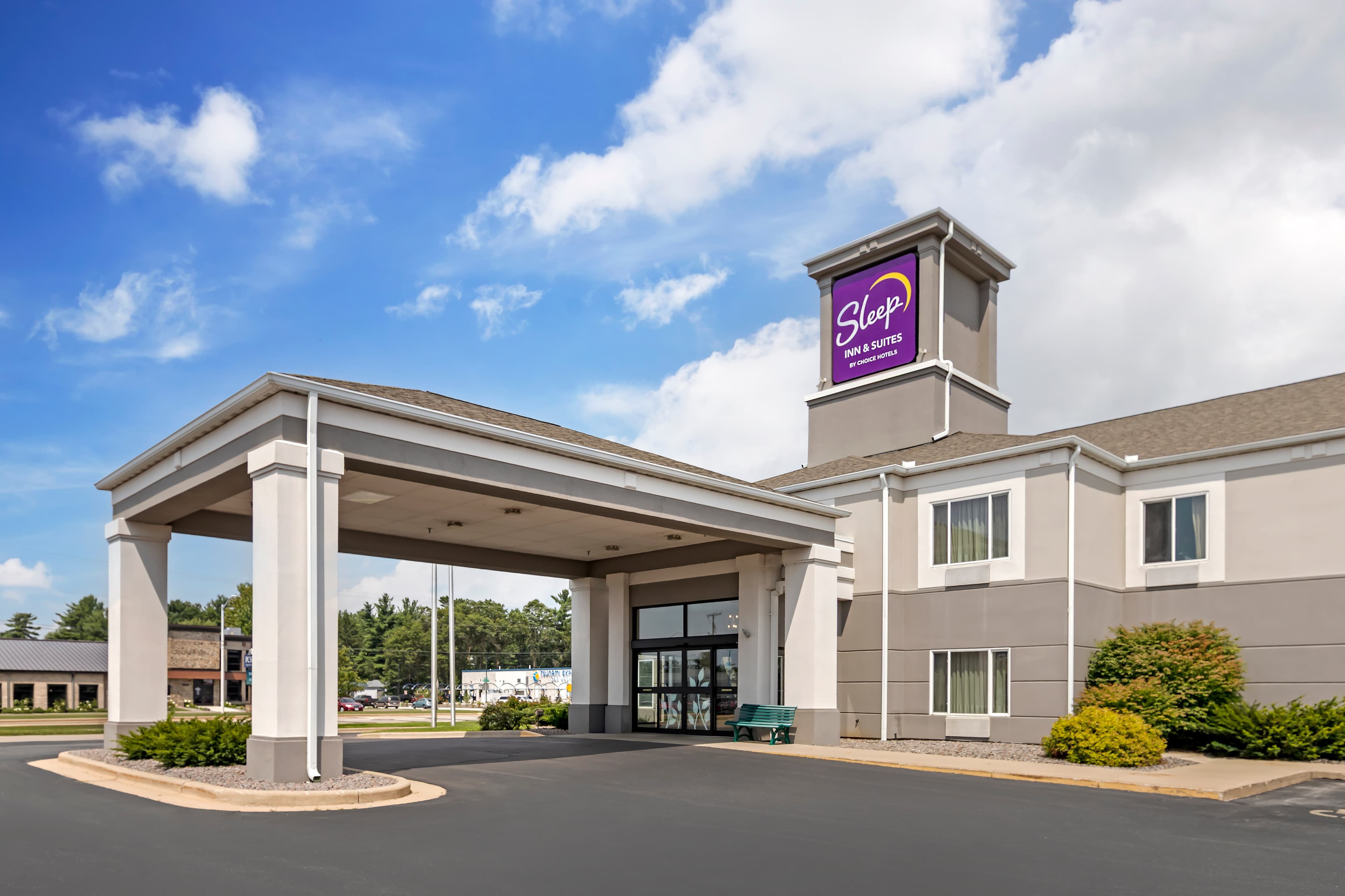 Sleep Inn & Suites Wisconsin Rapids - Image 1