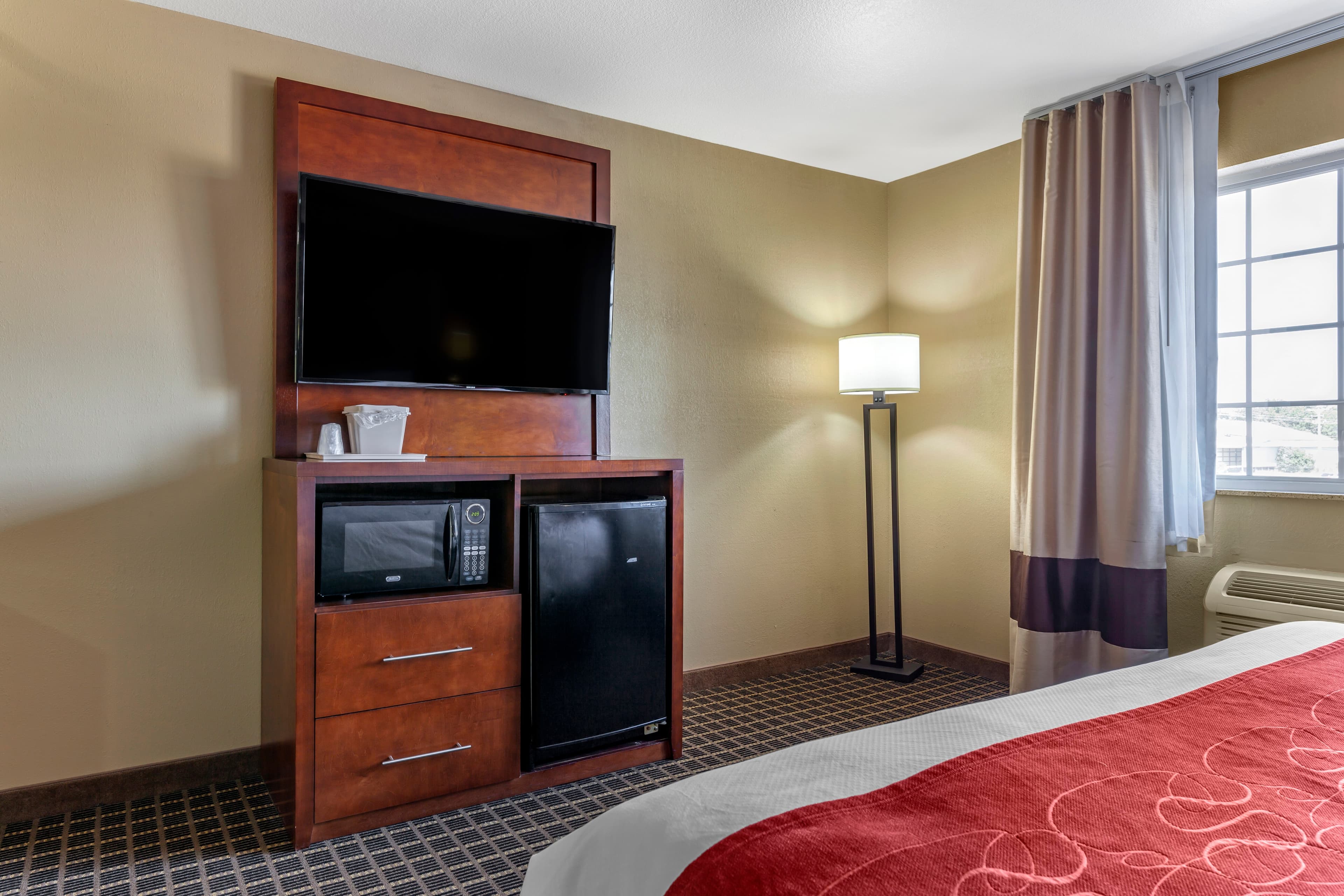 Comfort Suites Delavan - Lake Geneva Area — 24