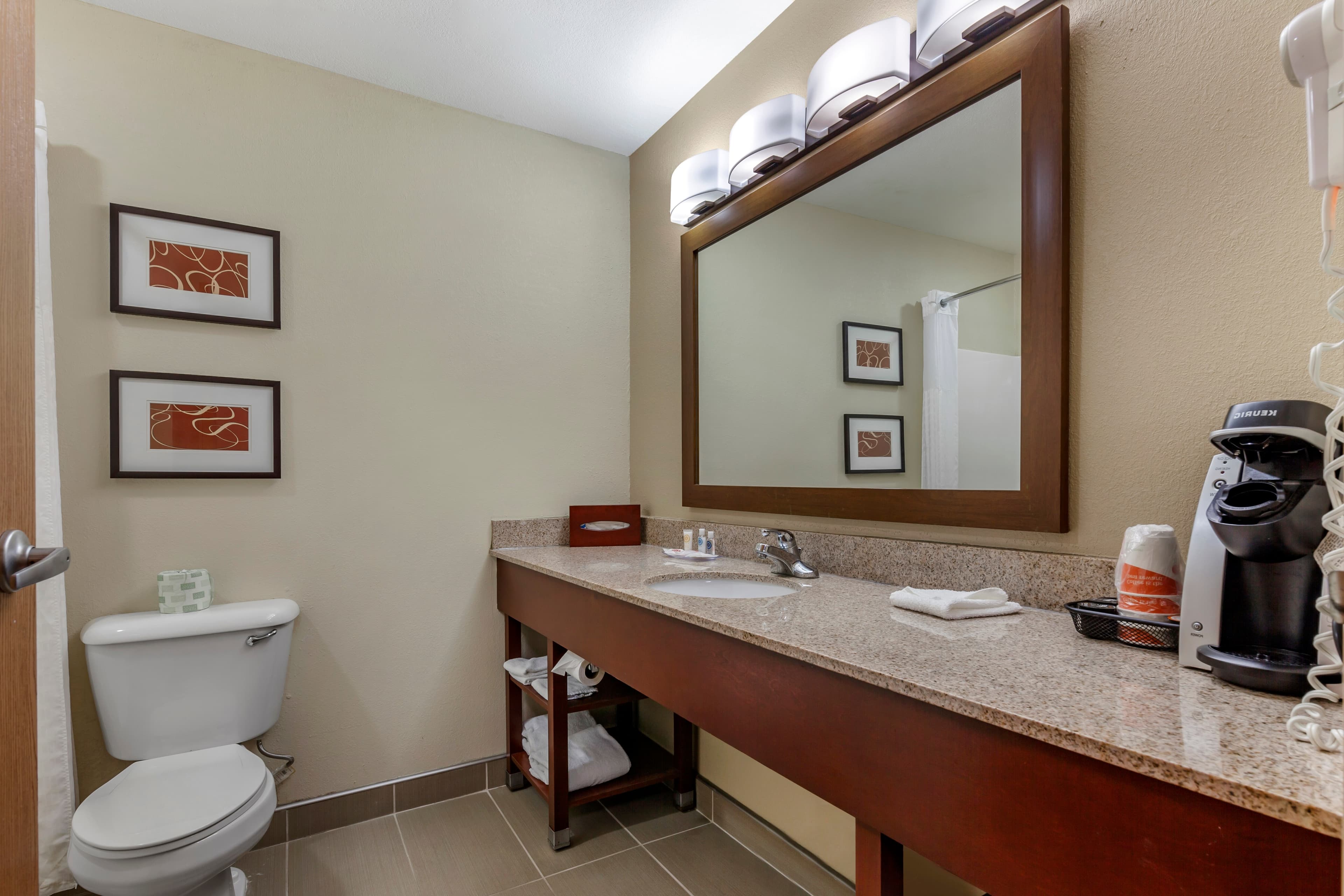 Comfort Suites Delavan - Lake Geneva Area — 26