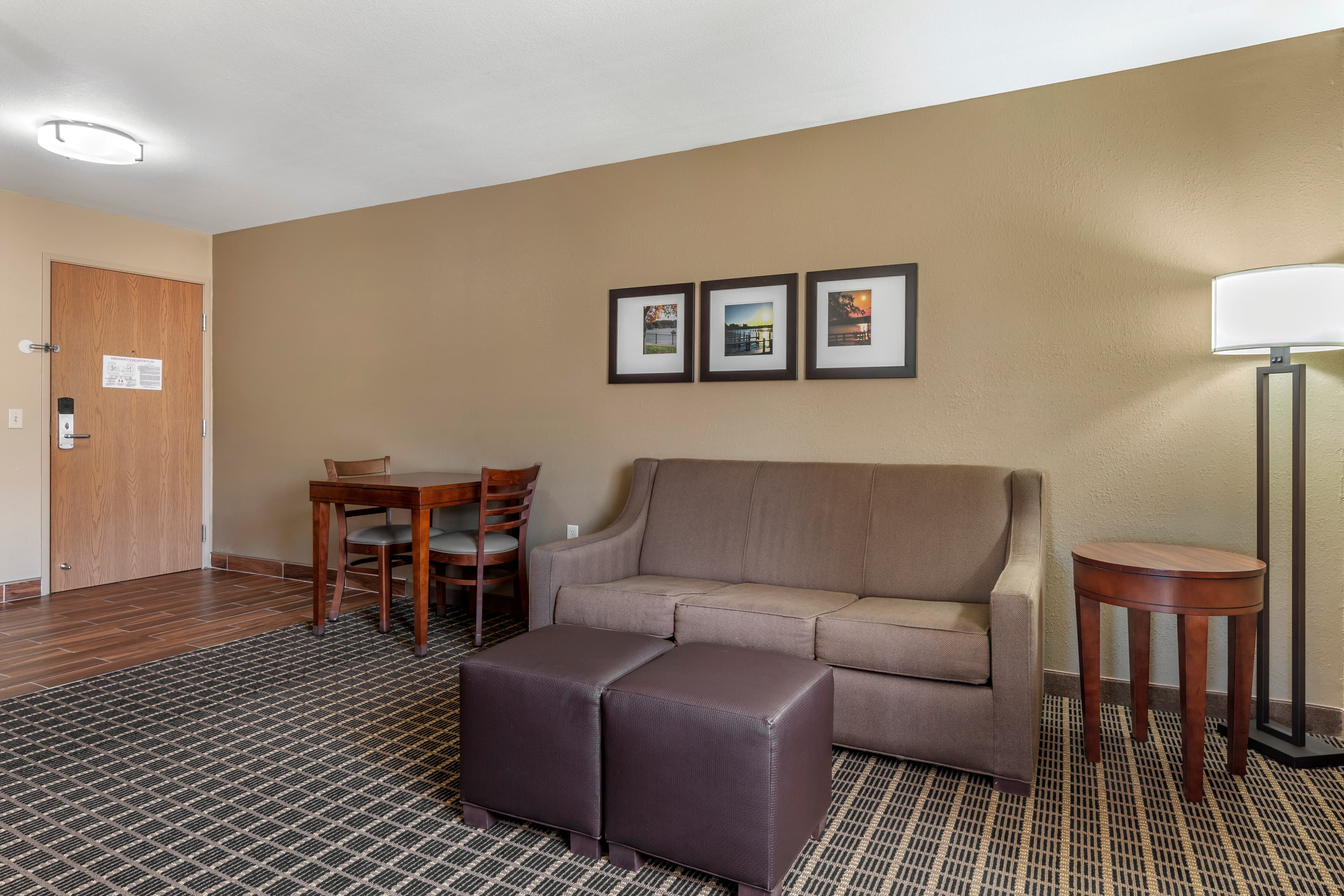 Comfort Suites Delavan - Lake Geneva Area — 32
