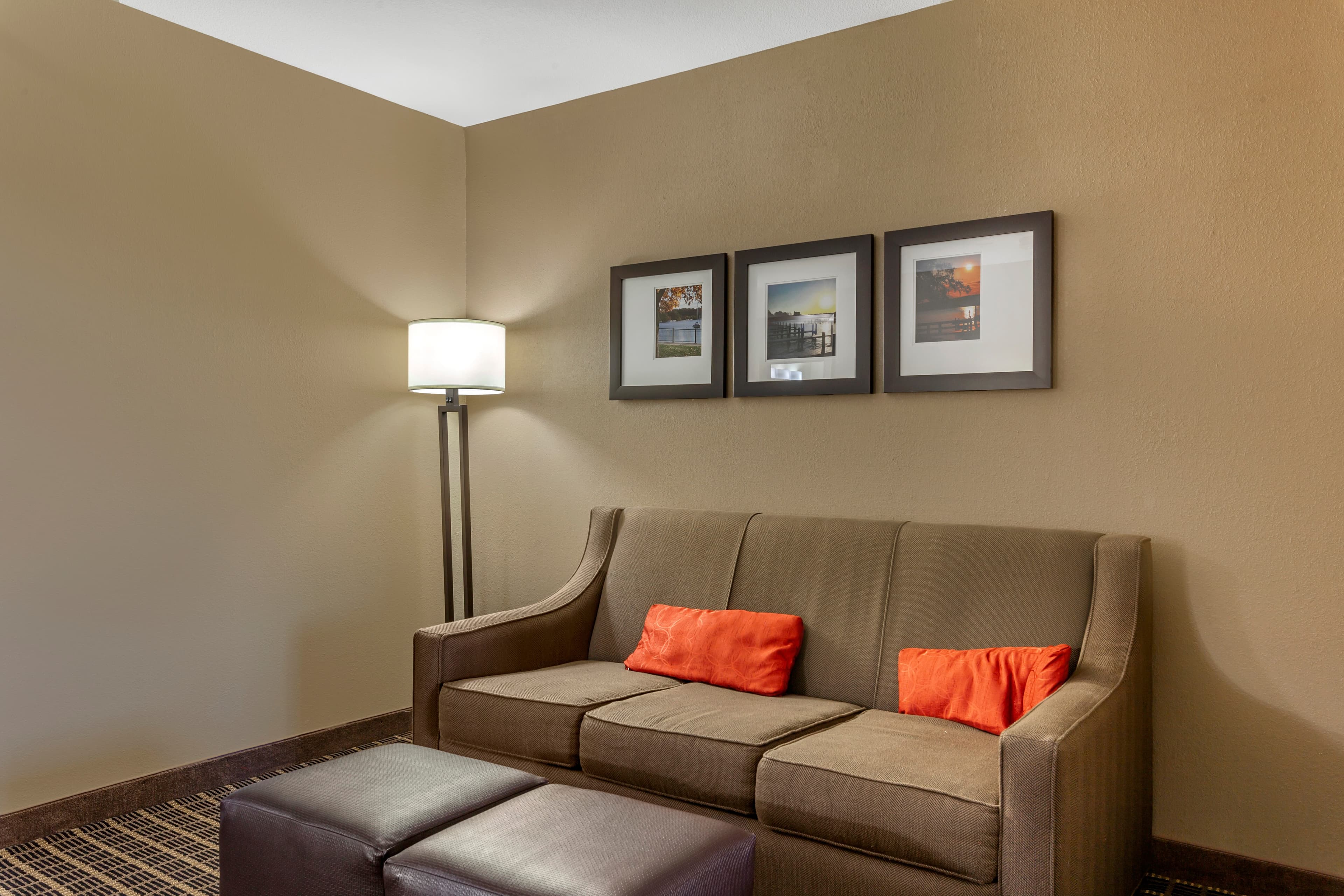 Comfort Suites Delavan - Lake Geneva Area — 16