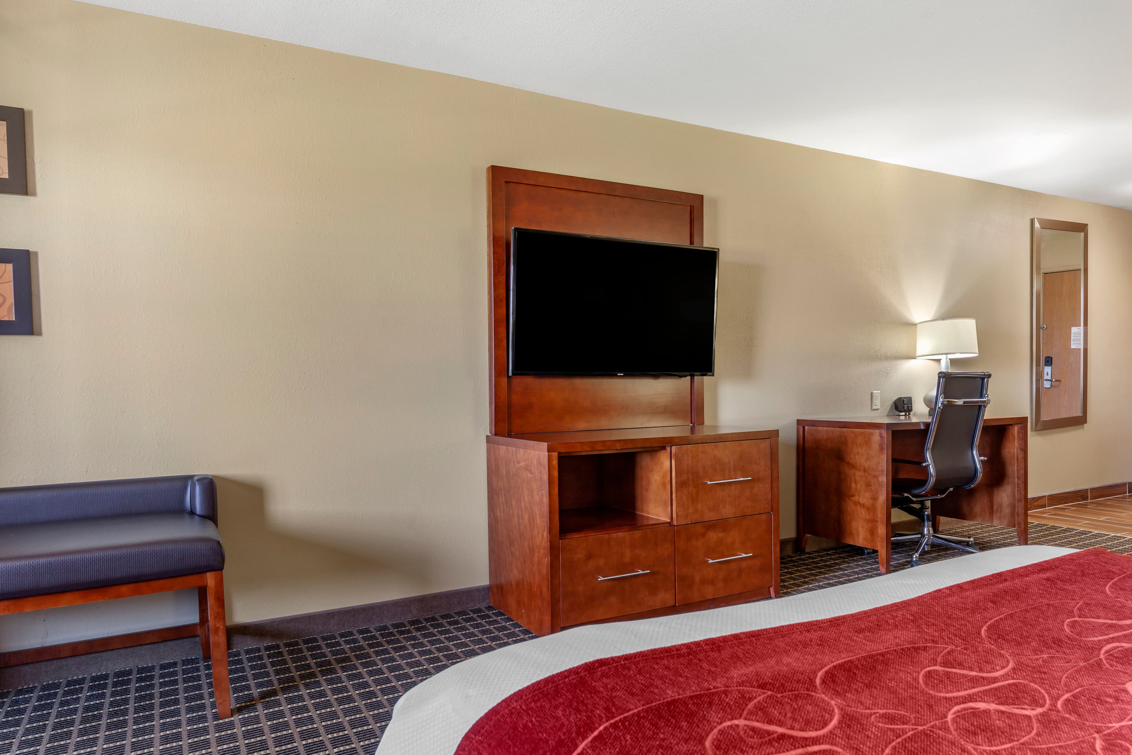 Comfort Suites Delavan - Lake Geneva Area — 17