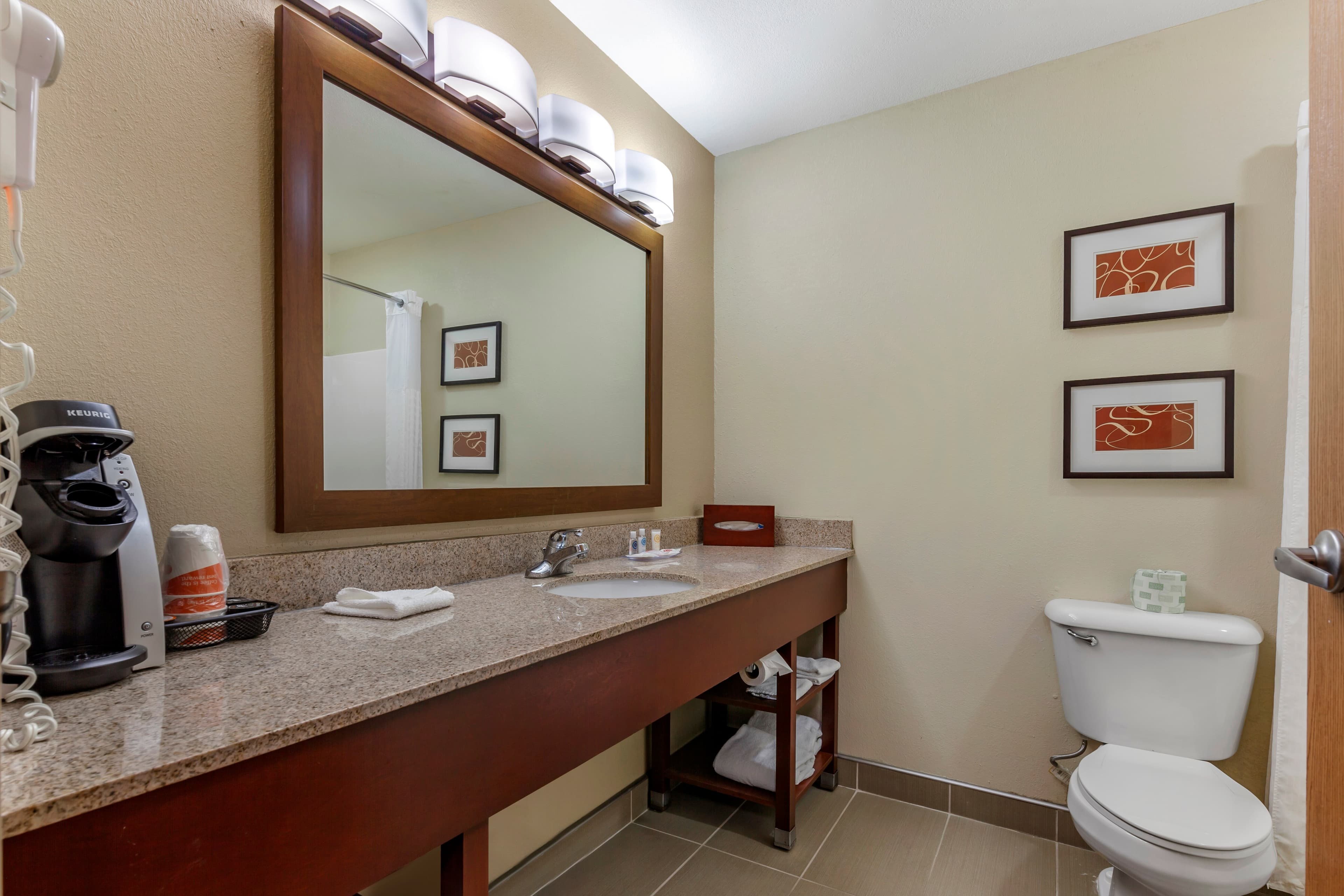Comfort Suites Delavan - Lake Geneva Area — 18