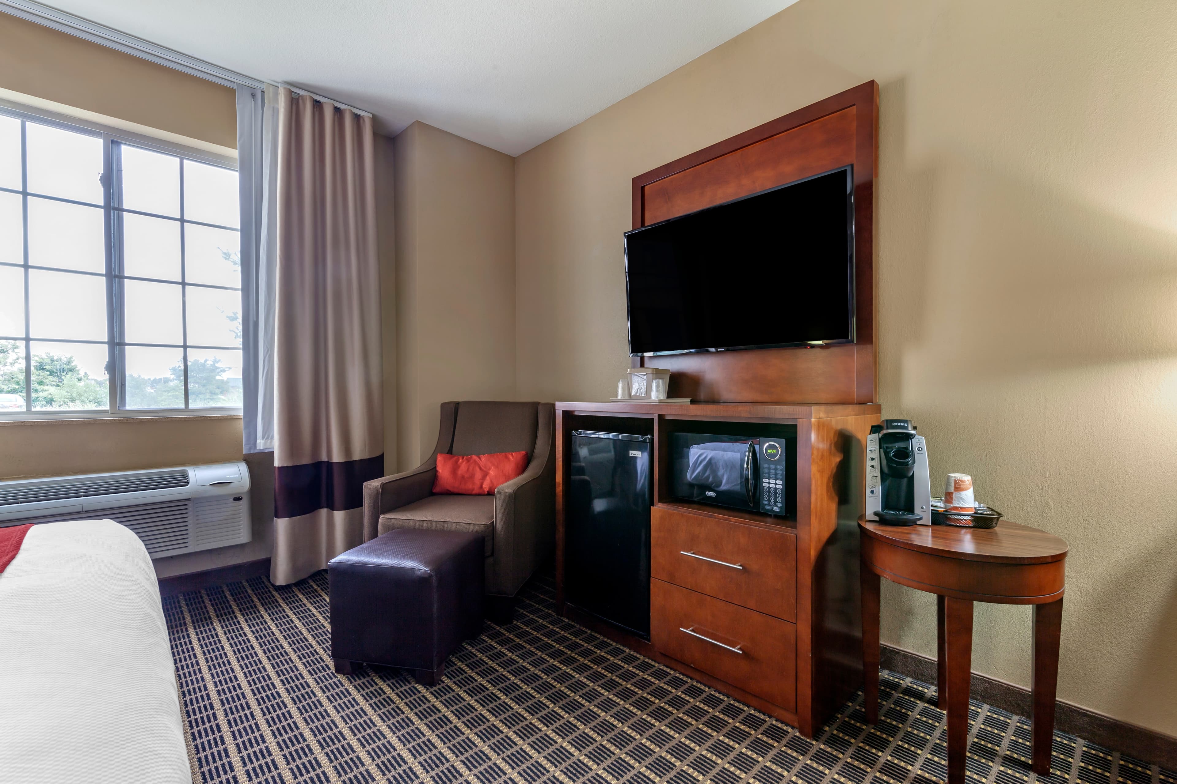 Comfort Suites Delavan - Lake Geneva Area — 12